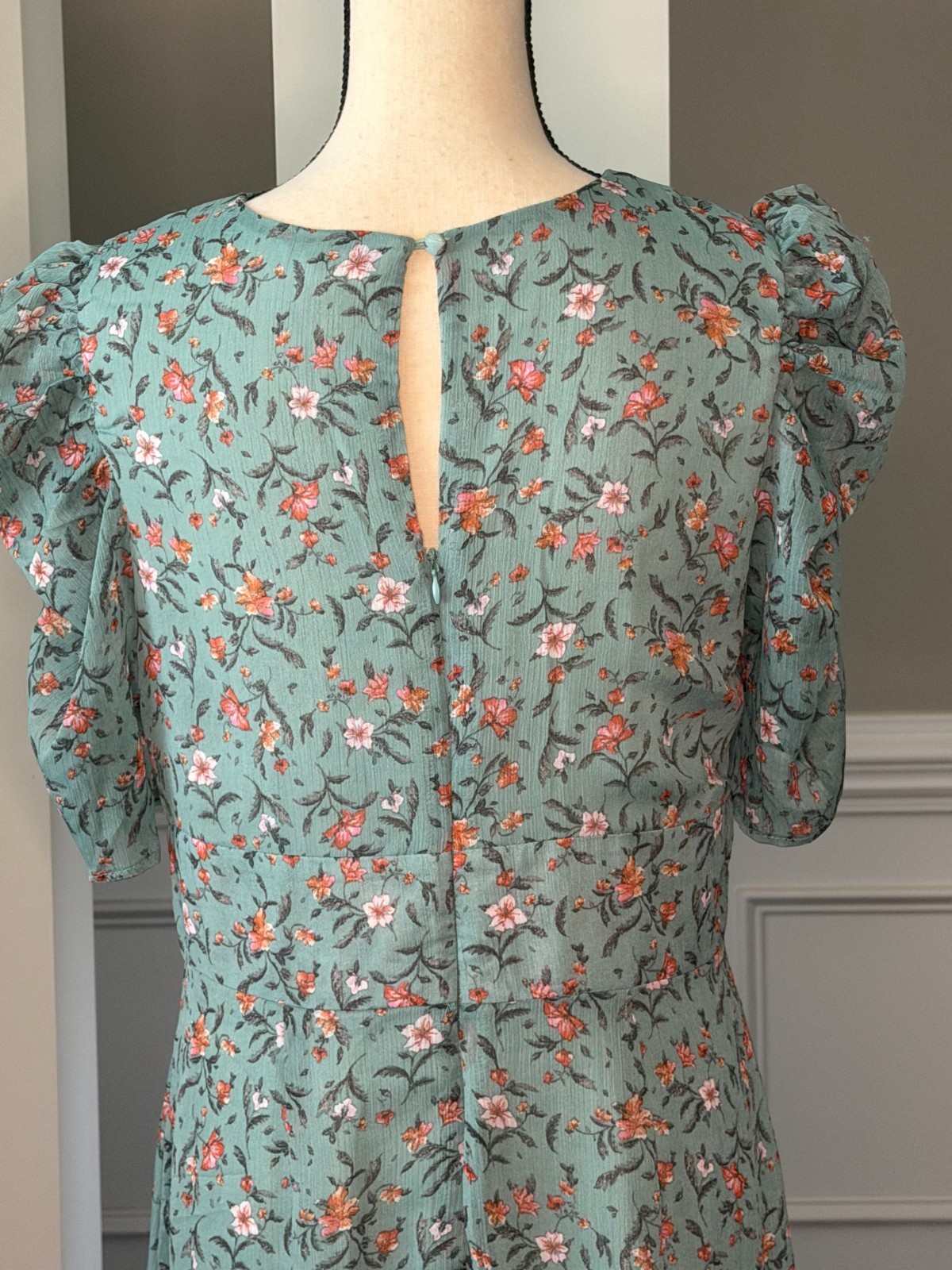 By The River Floral Midi Dress Short Sleeve V-Neck Multicolor Size Large