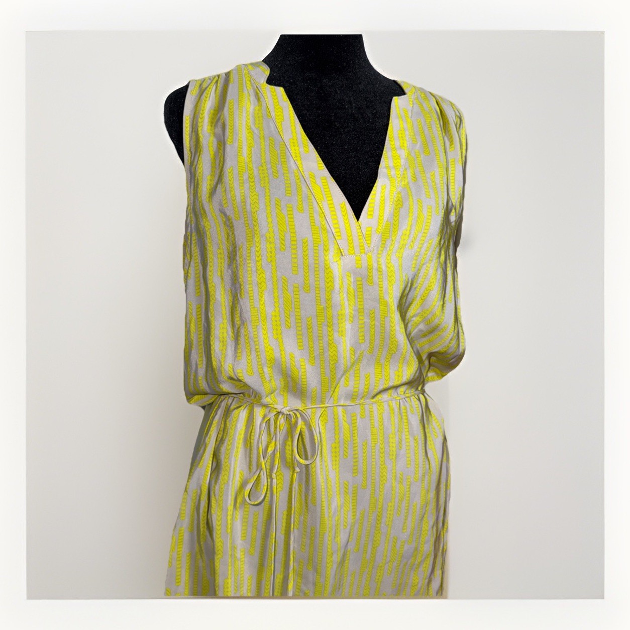 Britt Ryan Yellow Gray Sleeveless V-Neck Silk Dress Size M NWT Tie Waist