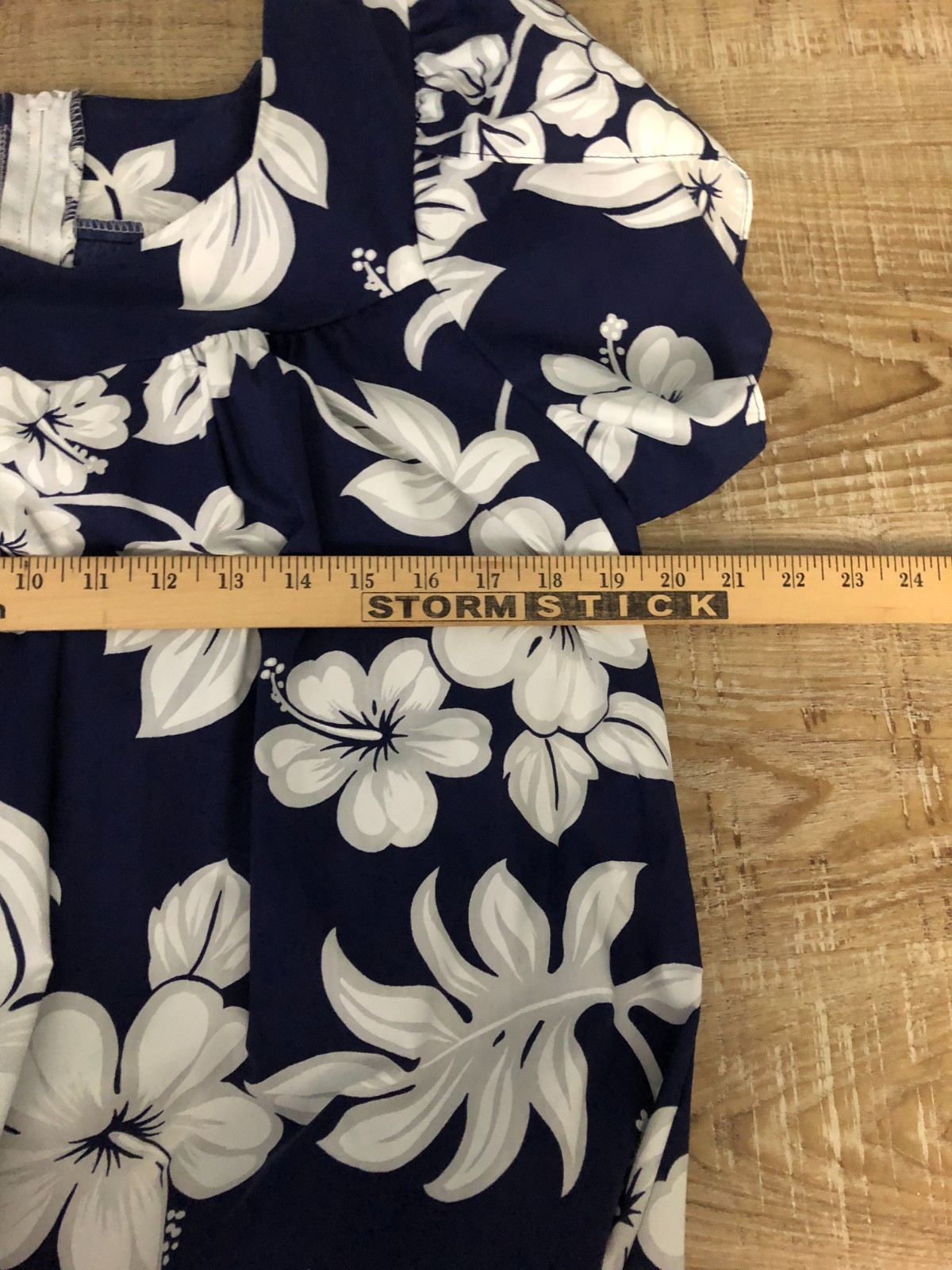 VTG Royal Creations M Navy Blue White Tropical Floral Hawaiian Muumuu Dress USA