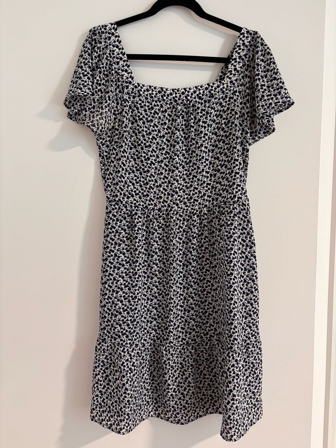 Monteau Los Angeles Navy and White Ditsy Floral Square Neck Tiered Dress