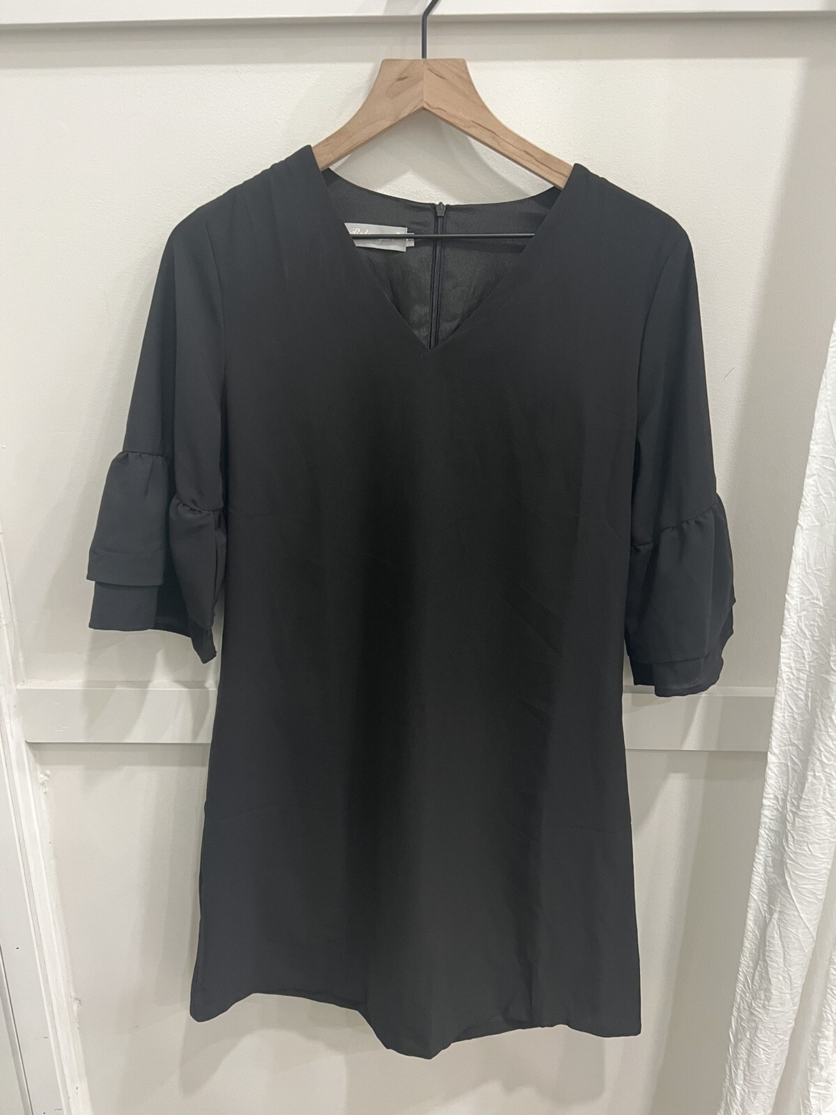 Black Knee Length Belongsci Dress Women’s Small V-neck Bell Sleeve Summer Casual