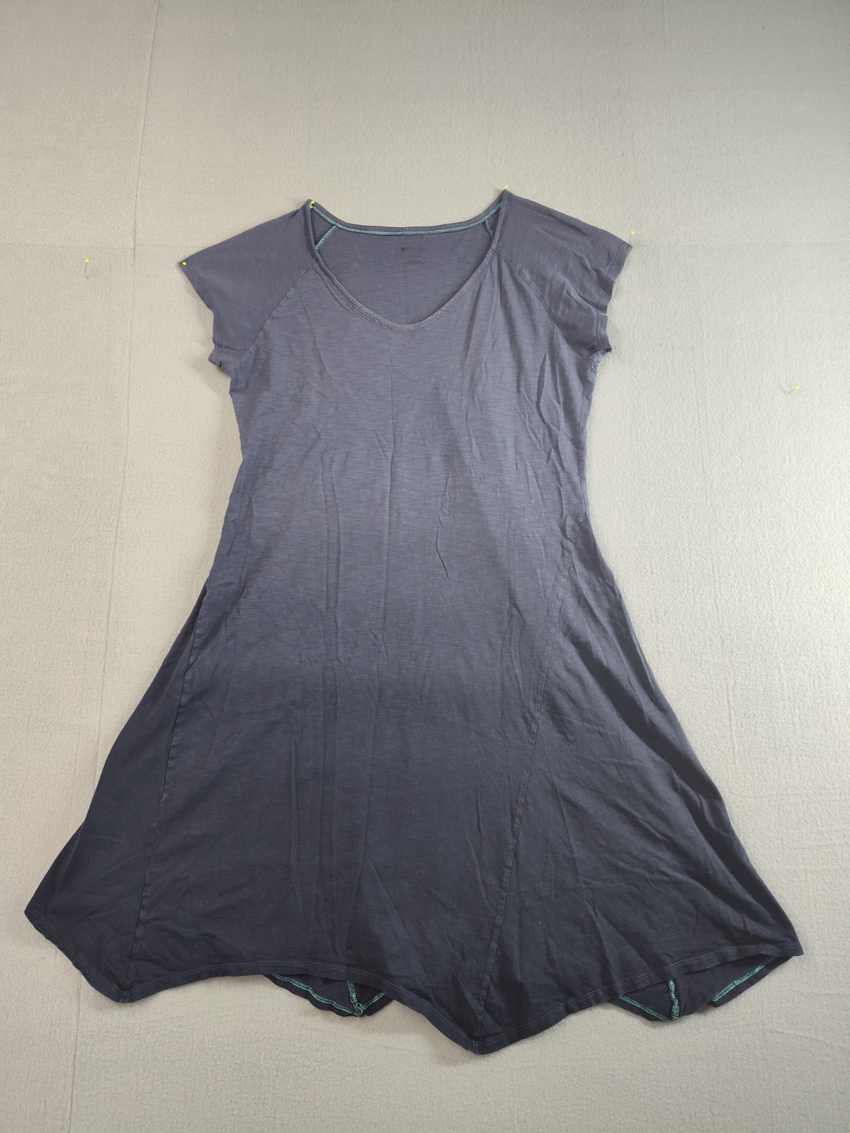 Columbia Women Midi Dress M Gray V Neck Raglan Sleeve Asymmetrical Hem Pullover
