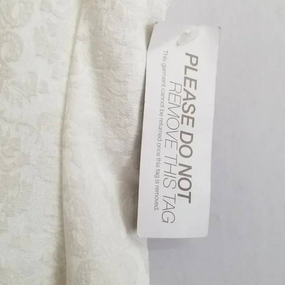 READ – NWT Eva Mendes New York & Company White Damask Mini Dress Size 6