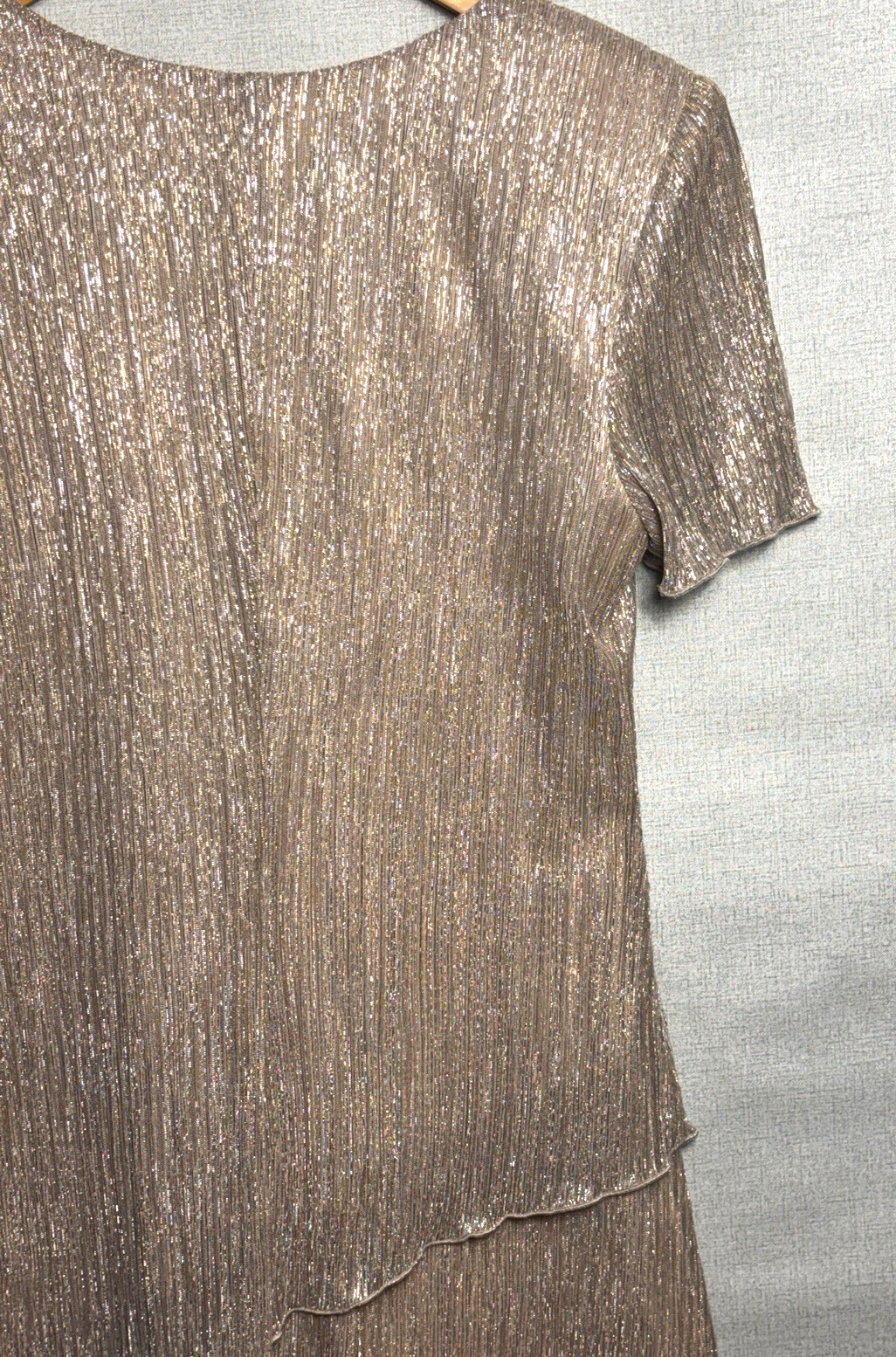 Connected Apparel Metallic Shimmer Overlay Dress Women’s Size 6 Champagne