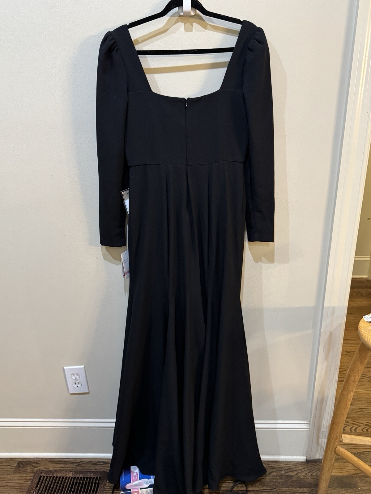 Taylor black long-sleeve crepe gown sweetheart neckline Rhinestone Bow Size 10