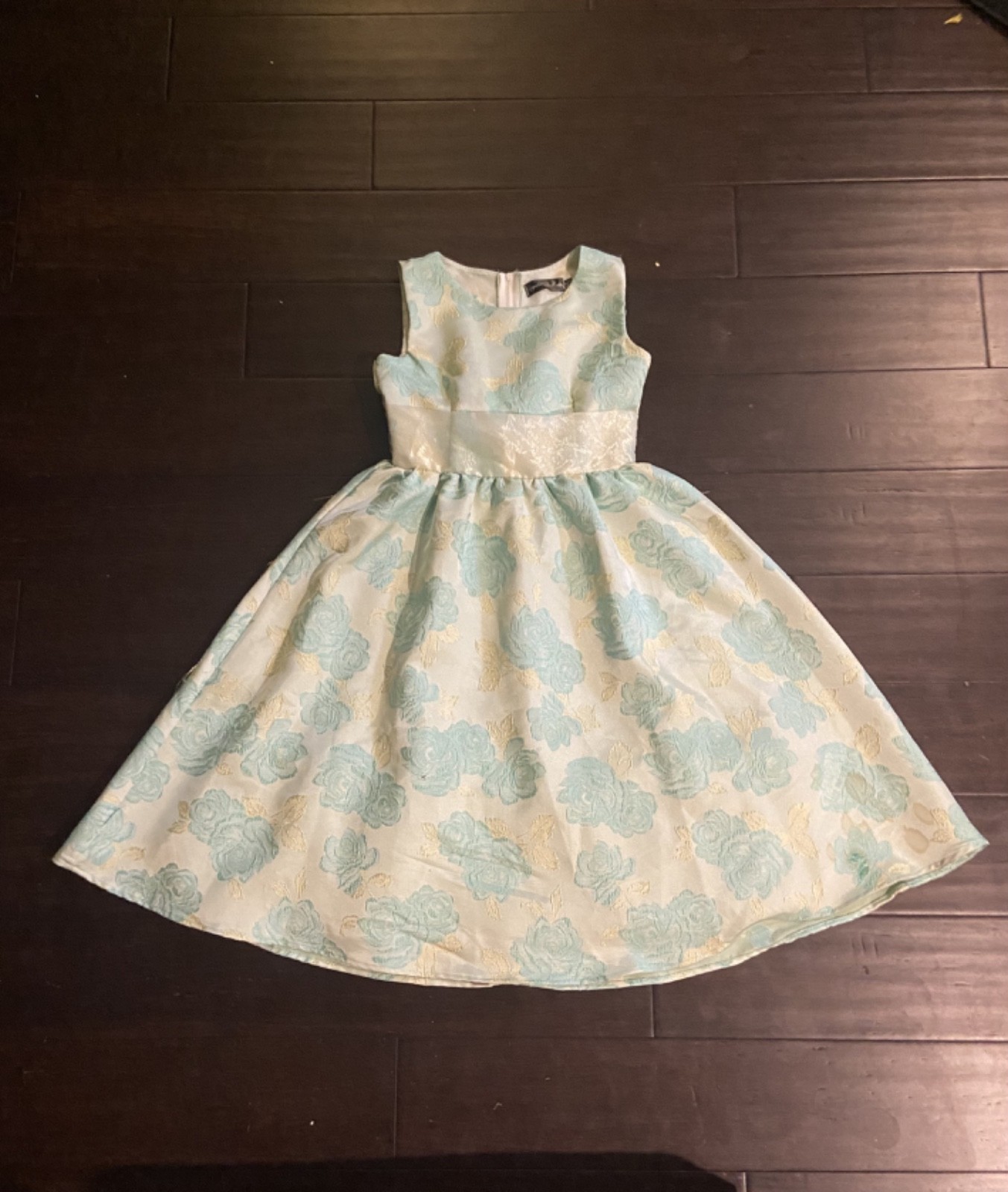 cute dress size 8 for girls with flowers perfect for your child!