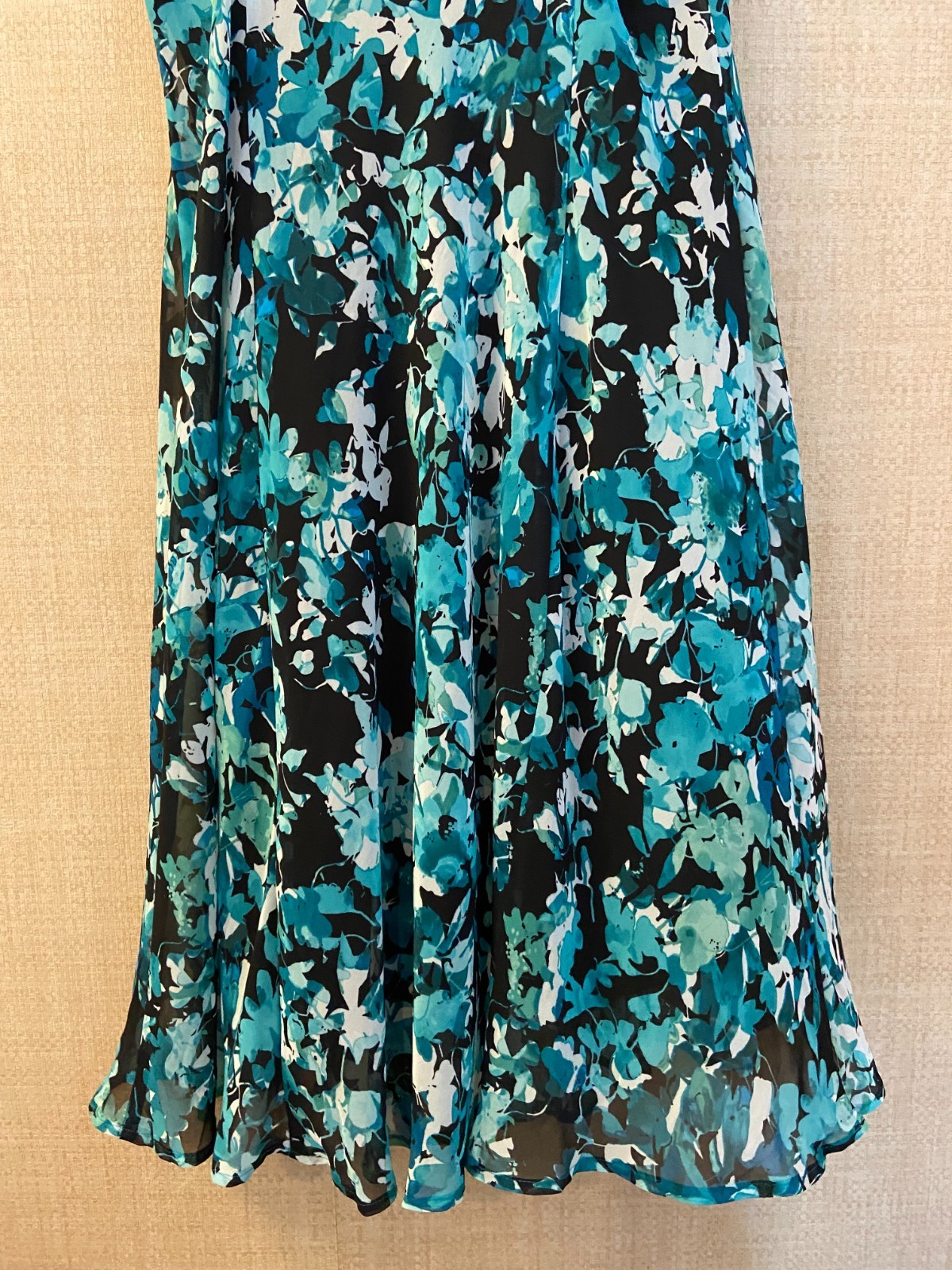 DB established 1962 sleeveless A-line midi dress size 18 black with floral print