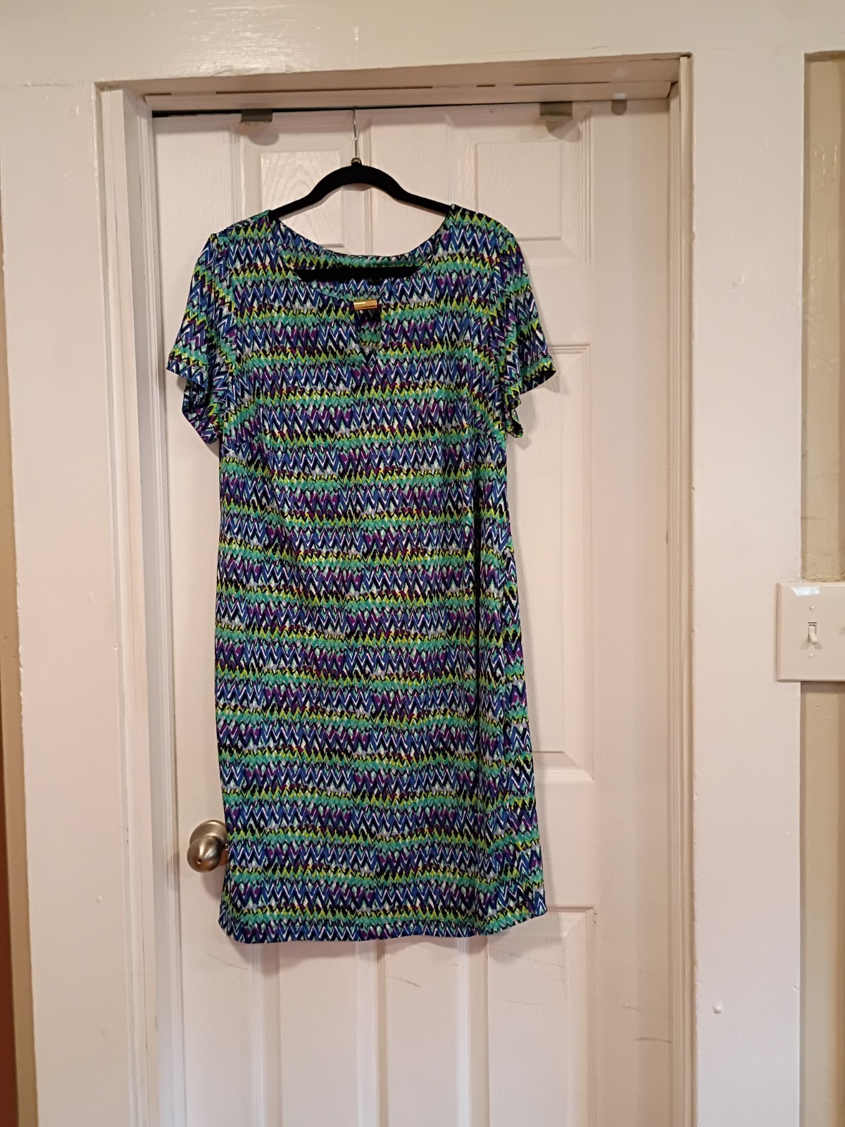 Women’s Dress Size 14 Multi Color purple black blue white green Short Sleeve