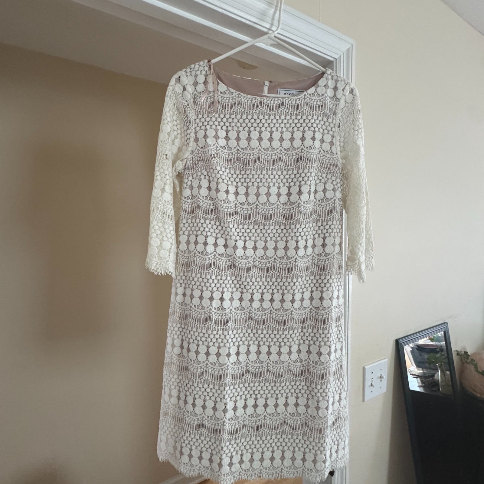 JESSICA HOWARD Lace Overlay Shift Dress 3/4 sleeve size 6 Cream/Ivory Lined