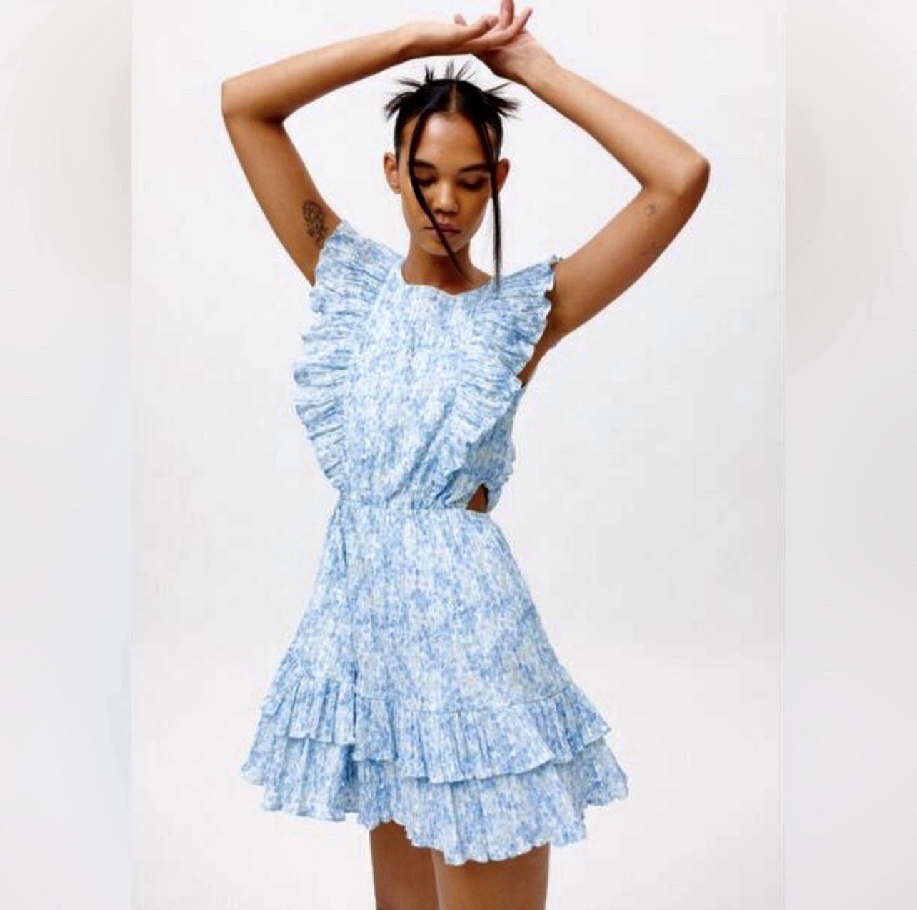 Minkpink Zahari Mini Dress Blue Floral Ruffle Sleeveless Tiered Size M NWT