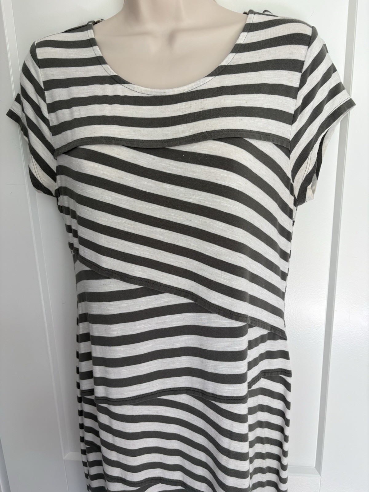 Chico’s 0 Small Dress Grey White Stripe Diagonal Tiers TShirt Style Cap Sleeves