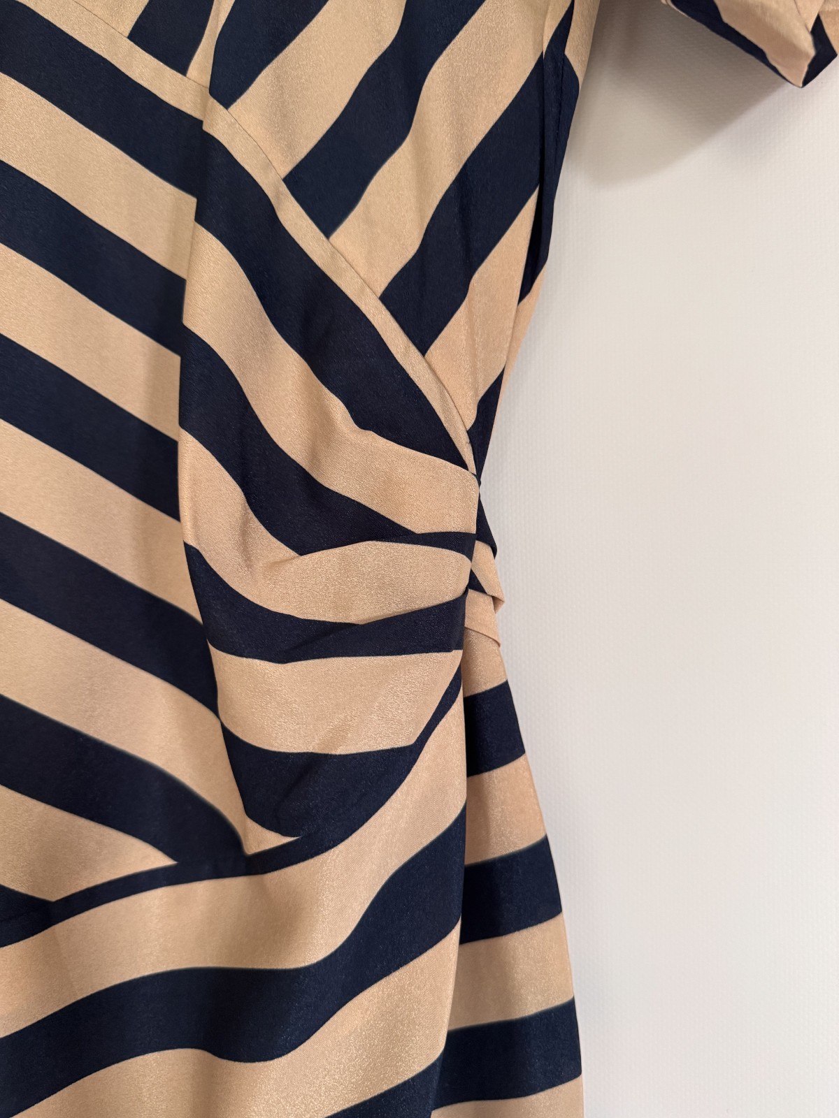 Diane Von Furstenberg DVF Silk Striped Dress Beige Blue Tie Waist Women Size 2