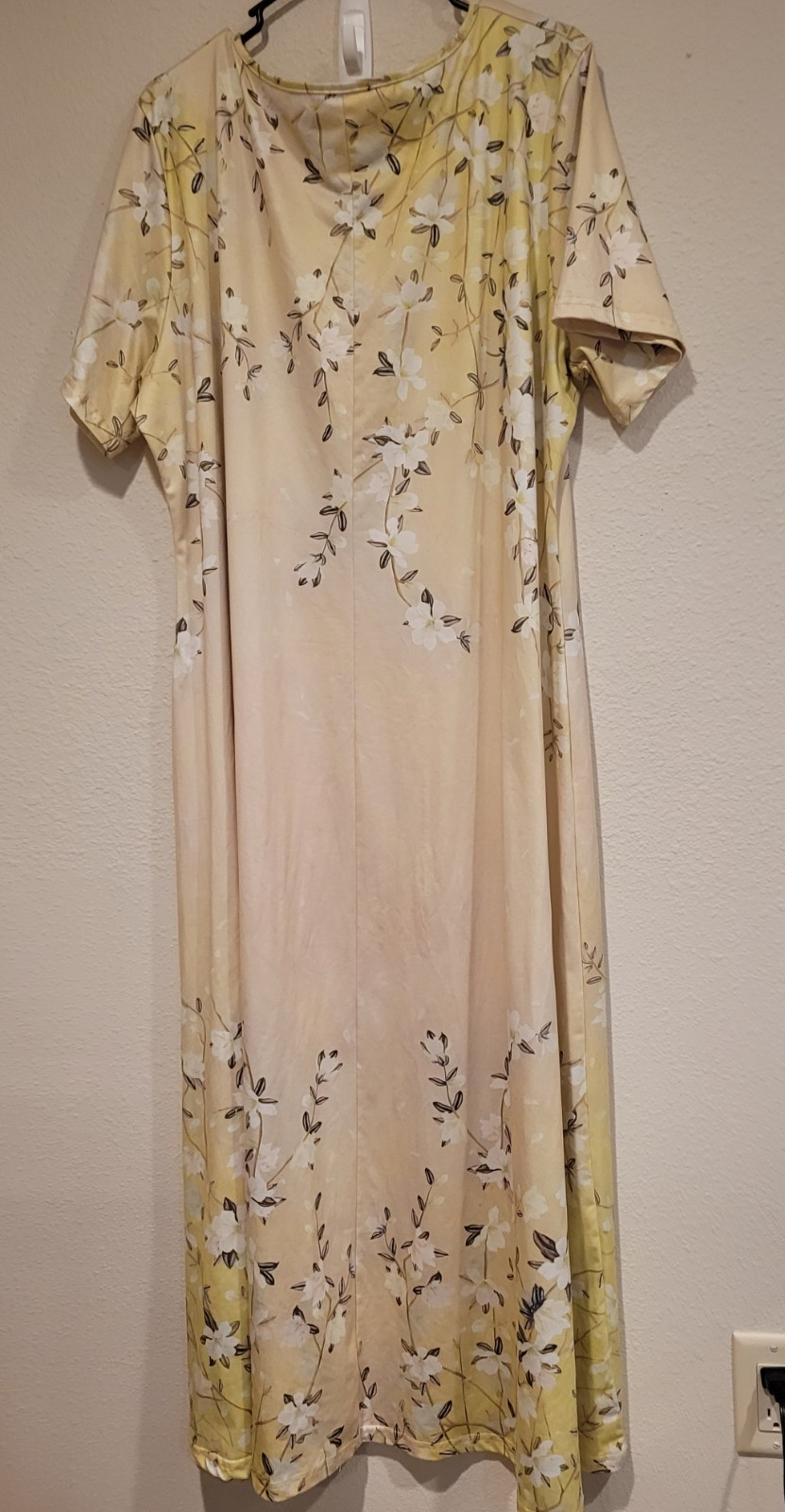 Unique XXL Long T-Shirt Top Dress. Yellow w/ White & Green Flowers & Leaves.