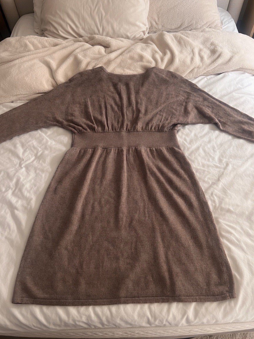 Express Women’s Brown Knit V-Neck 3/4 Sleeve Knee Sweater Dress Size S