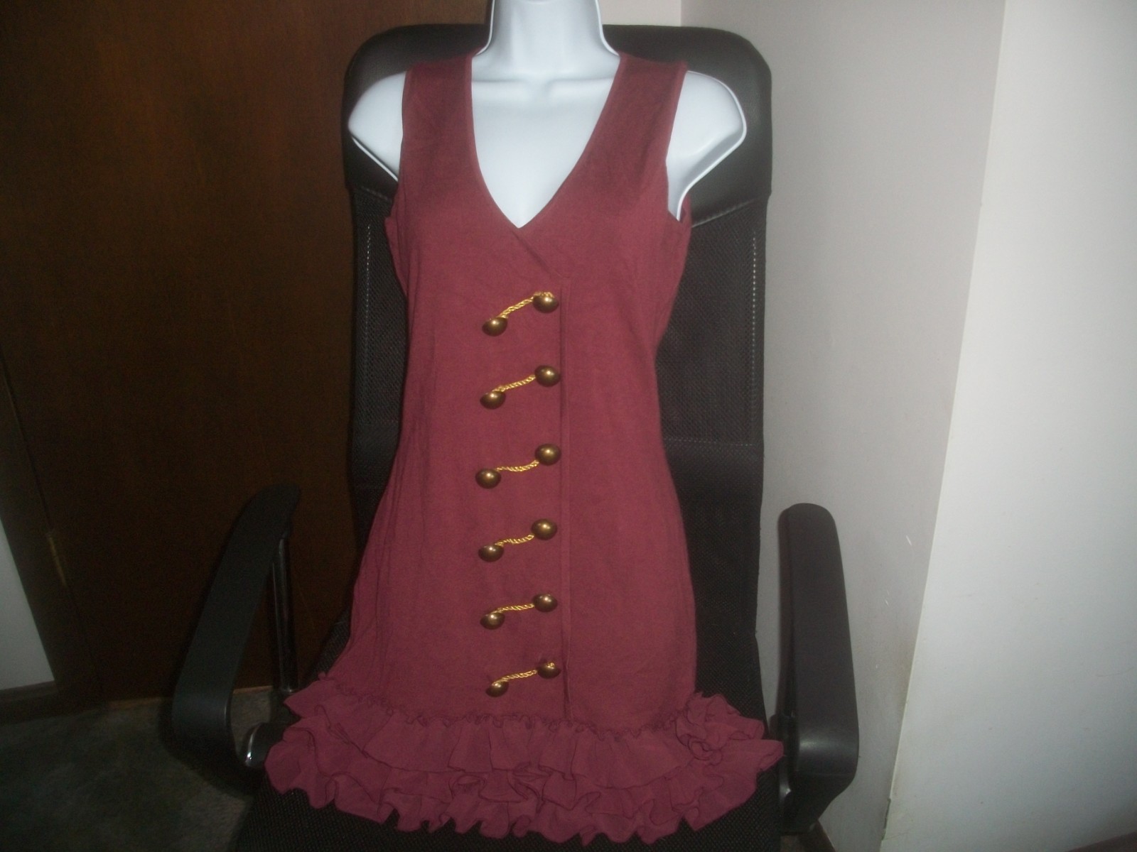 womens knit sleeveless jumper.dress.ruffled.size large