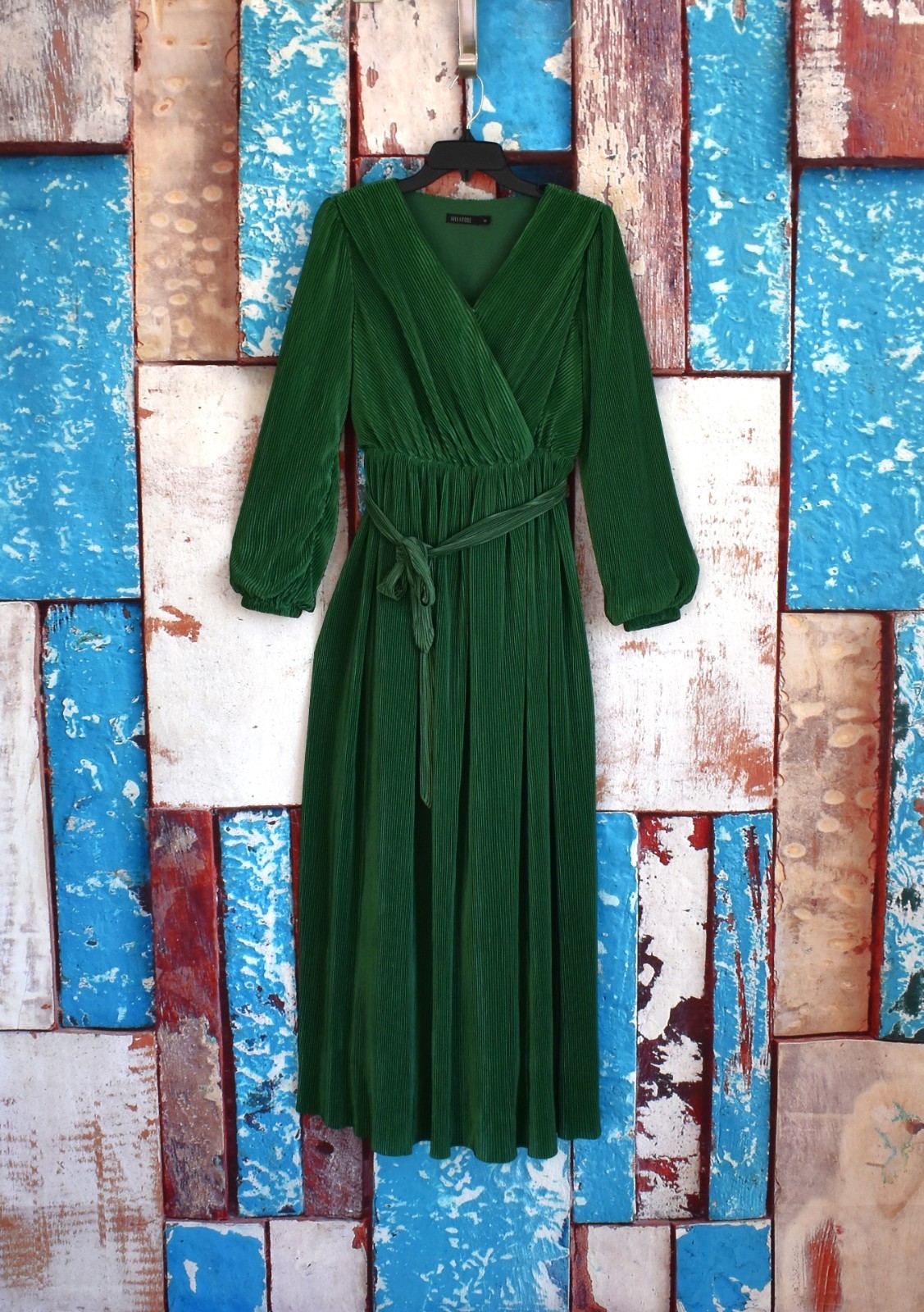 Women’s Mikarose Pleated Satin Dress Long Sleeve V-Neck Belted MEDIUM Green