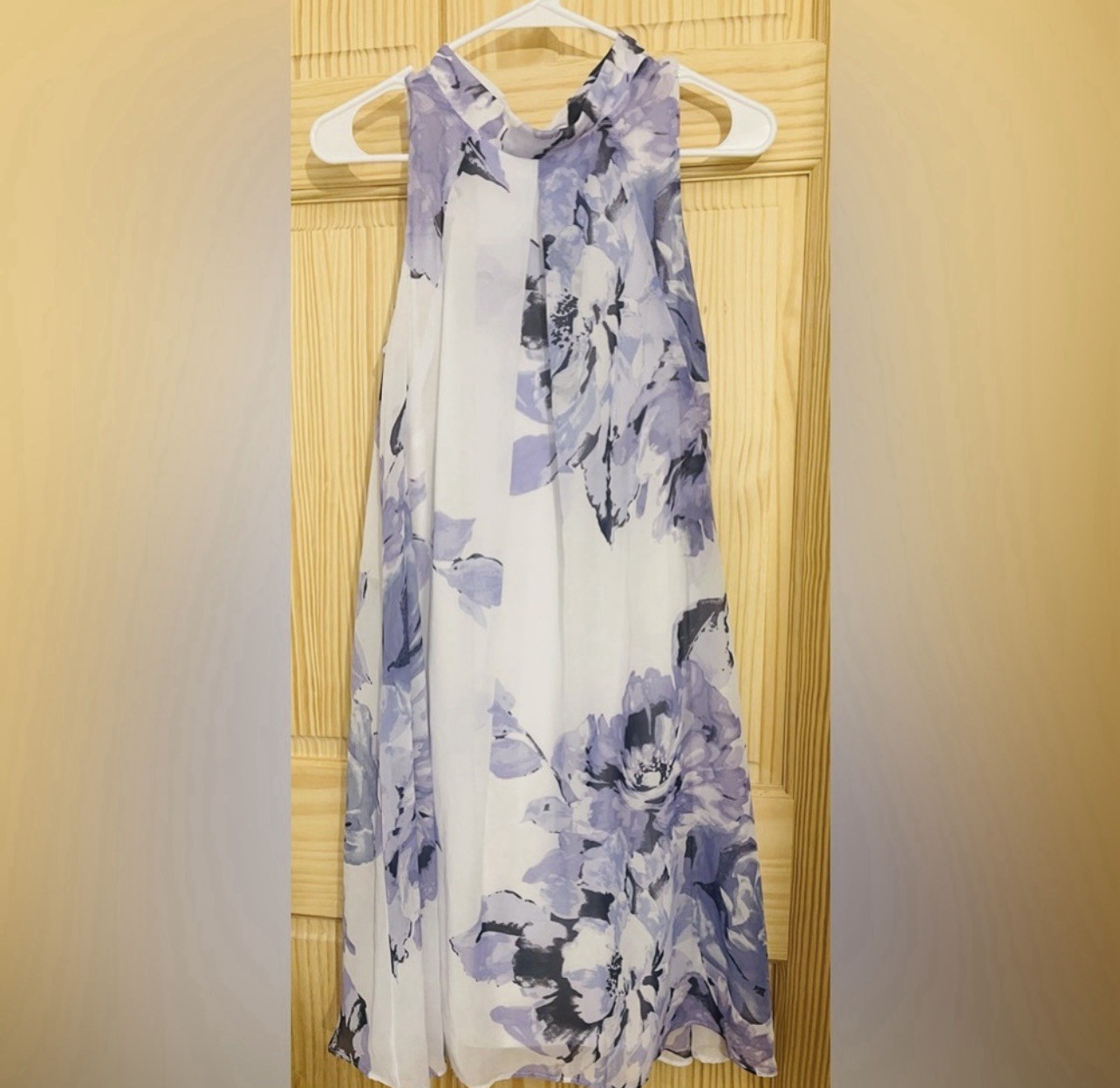 Bonito Vestido Floral Marca Robbie Bee En Color Blanco Y Purple Hecho Para Ti
