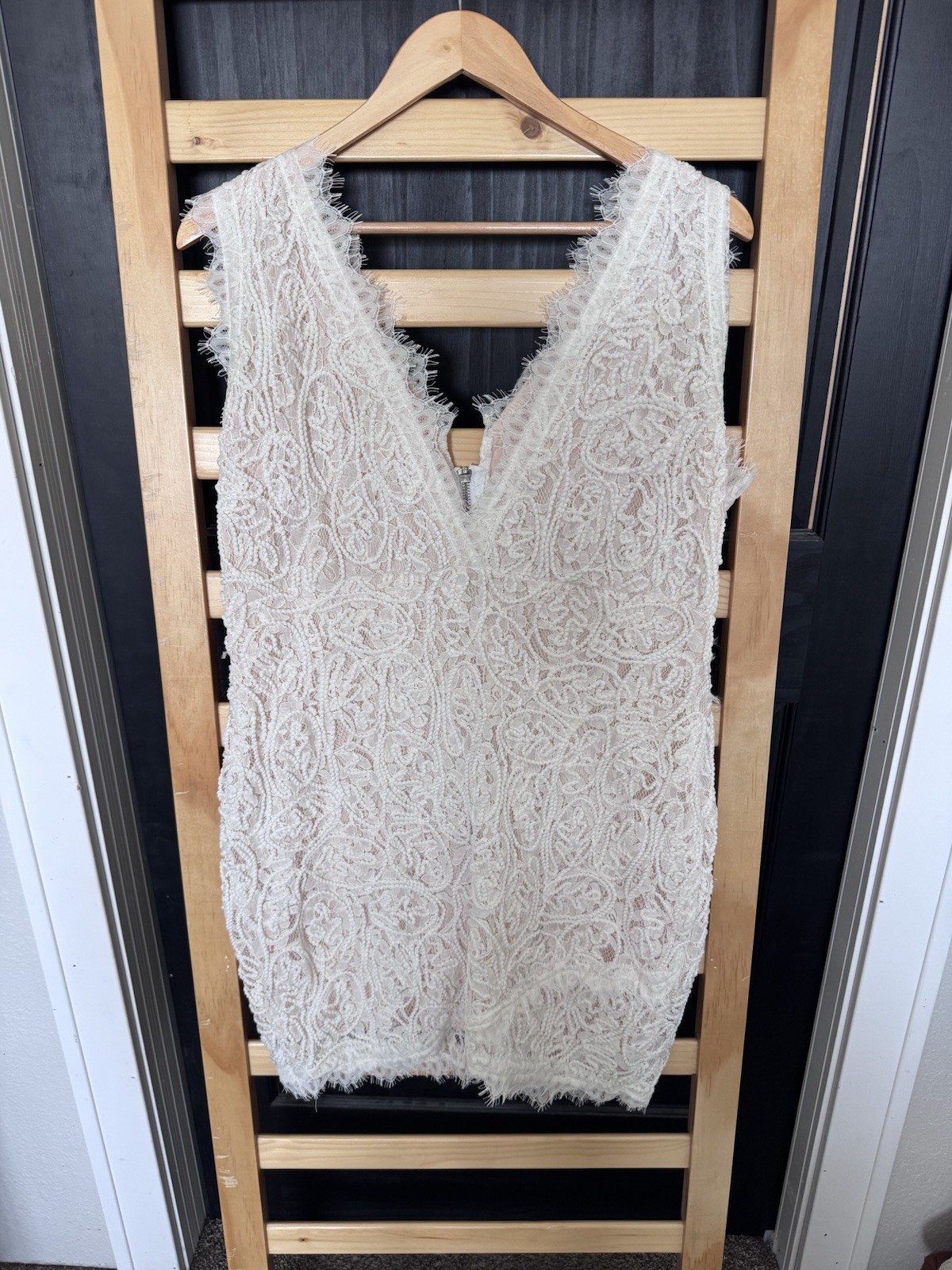 Ivory Lace Bodycon Dress Women’s Sleeveless V-Neck Lace Lined Cocktail Mini