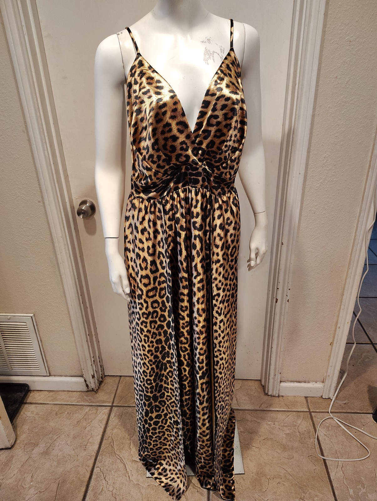 Fashion Nova NWT Can’t Tame Her Leopard Print Slit Maxi Dress 1X Glamour