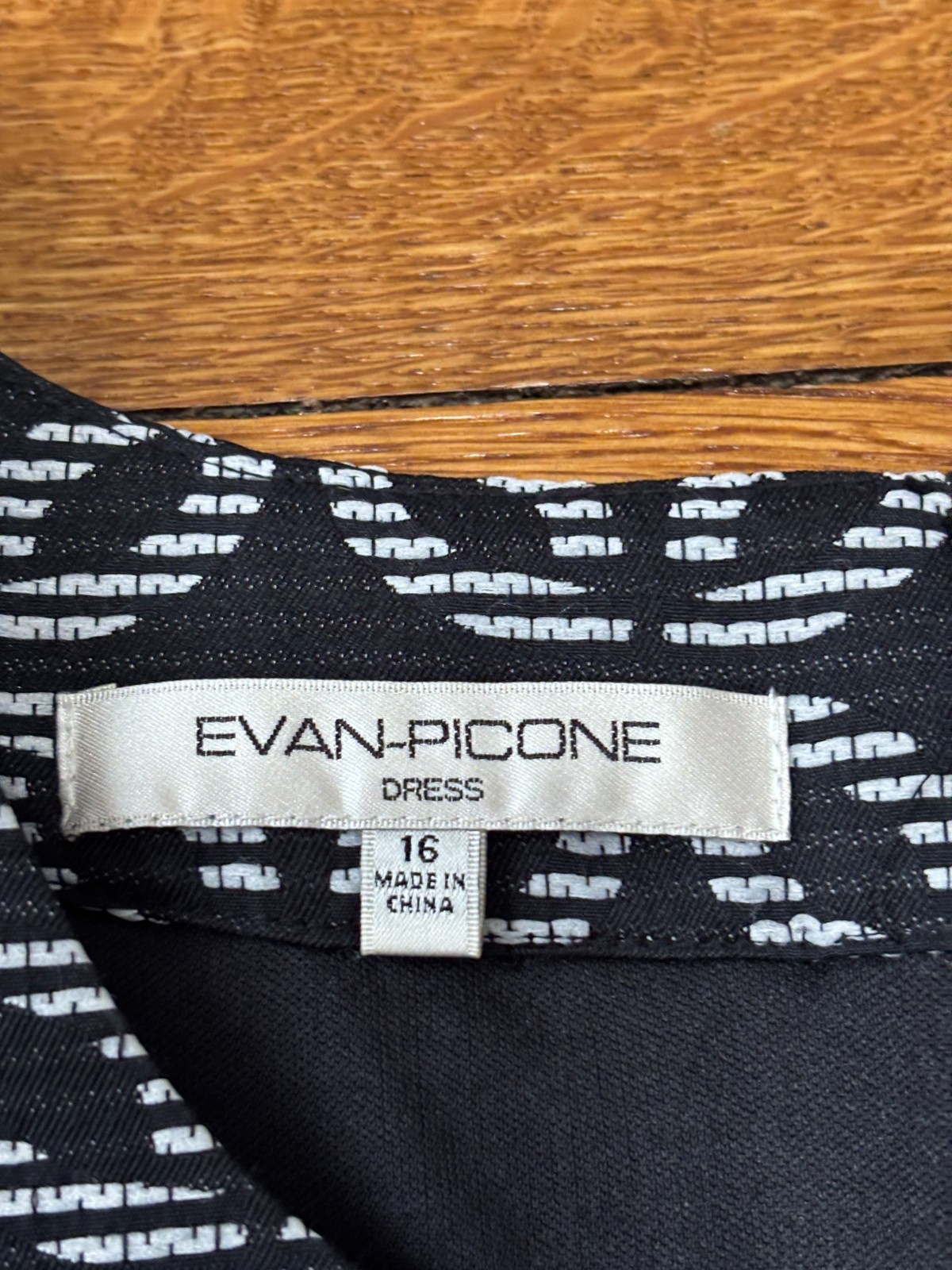 Evan-Picone Womens Dress Size 16 Black White Patterned Sleeveless Sheath at Knee