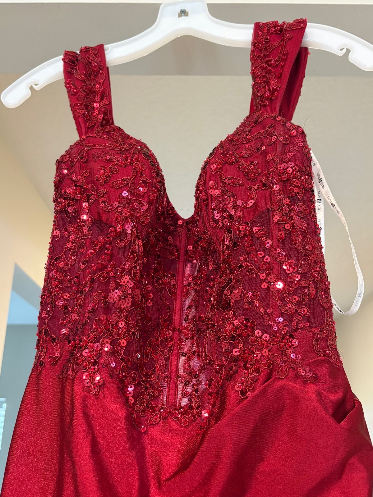Jules & Cleo Sequin Satin Off-Shoulder Sheath Dress Size 6, STYLE # WBM3913, RED