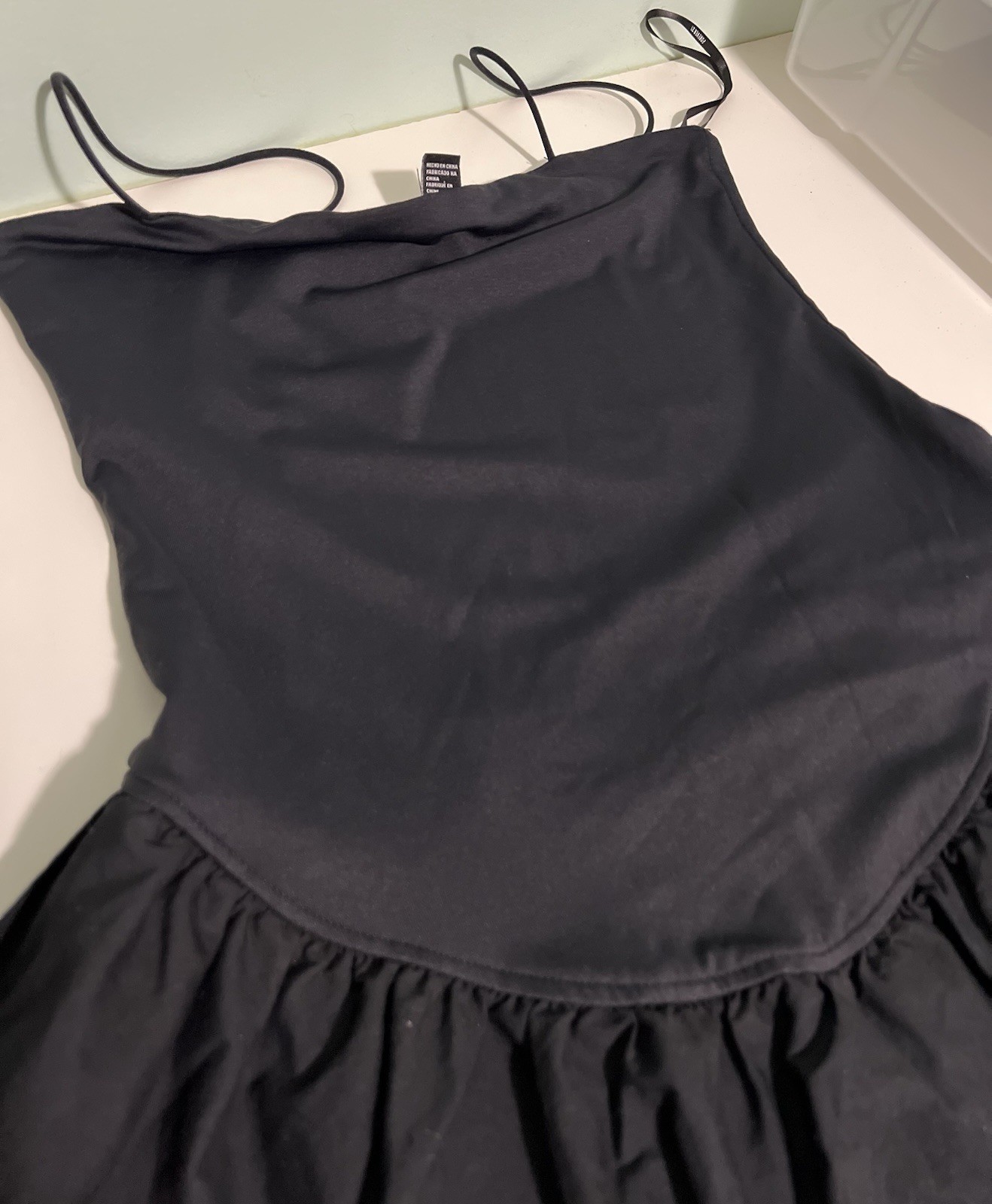 Forever 21 Poplin Balloon Bubble Hem Mini Dress in black. Spaghetti Straps. Sz M
