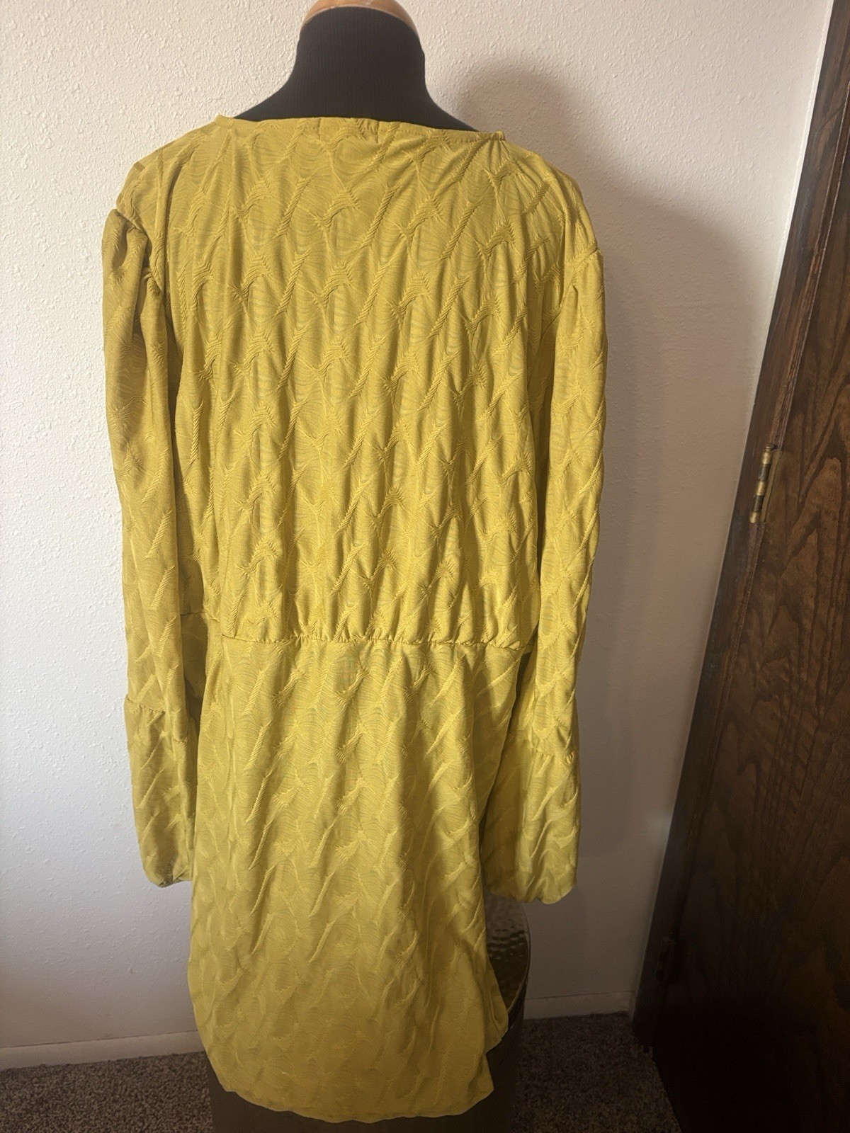 Pretty Little Thing Textured Plunge Front Ruched Bodycon Dress size 24 NWT