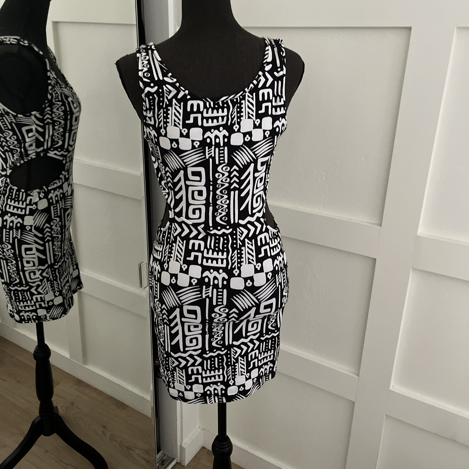 Love 21 Black & White Sleeveless Aztec Print Mini Dress SZ L