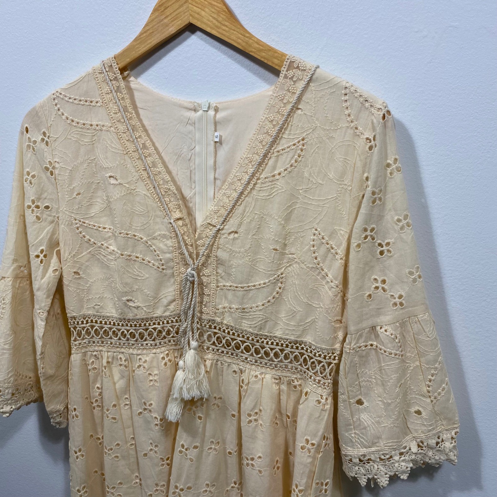 Eyelet Lace Mini Dress Bohemian V Neck Tassel Bell Sleeve Cream Small Romantic