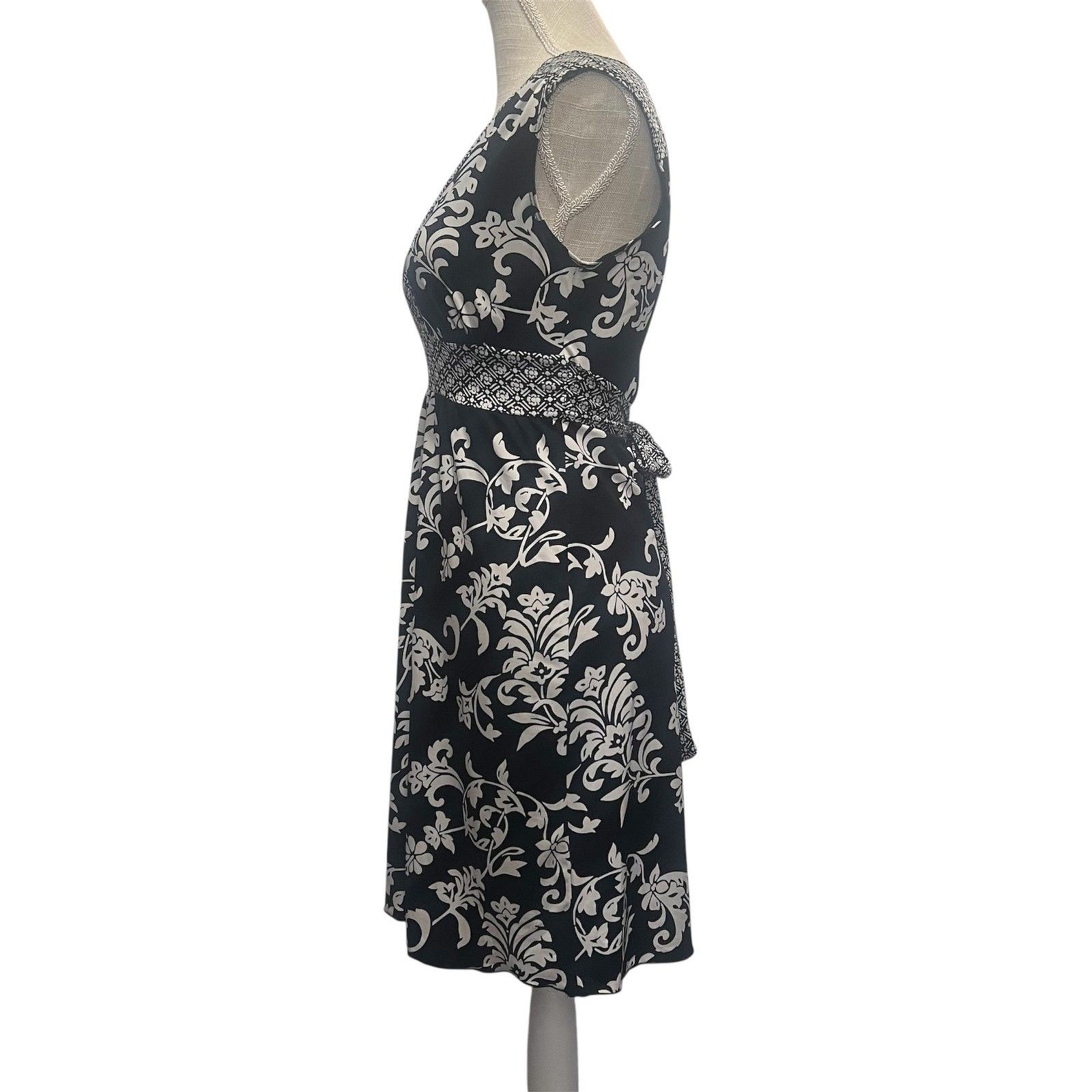 Candies Medium Boho Romantic Floral Empire Waist Stretchy Knee Length Dress