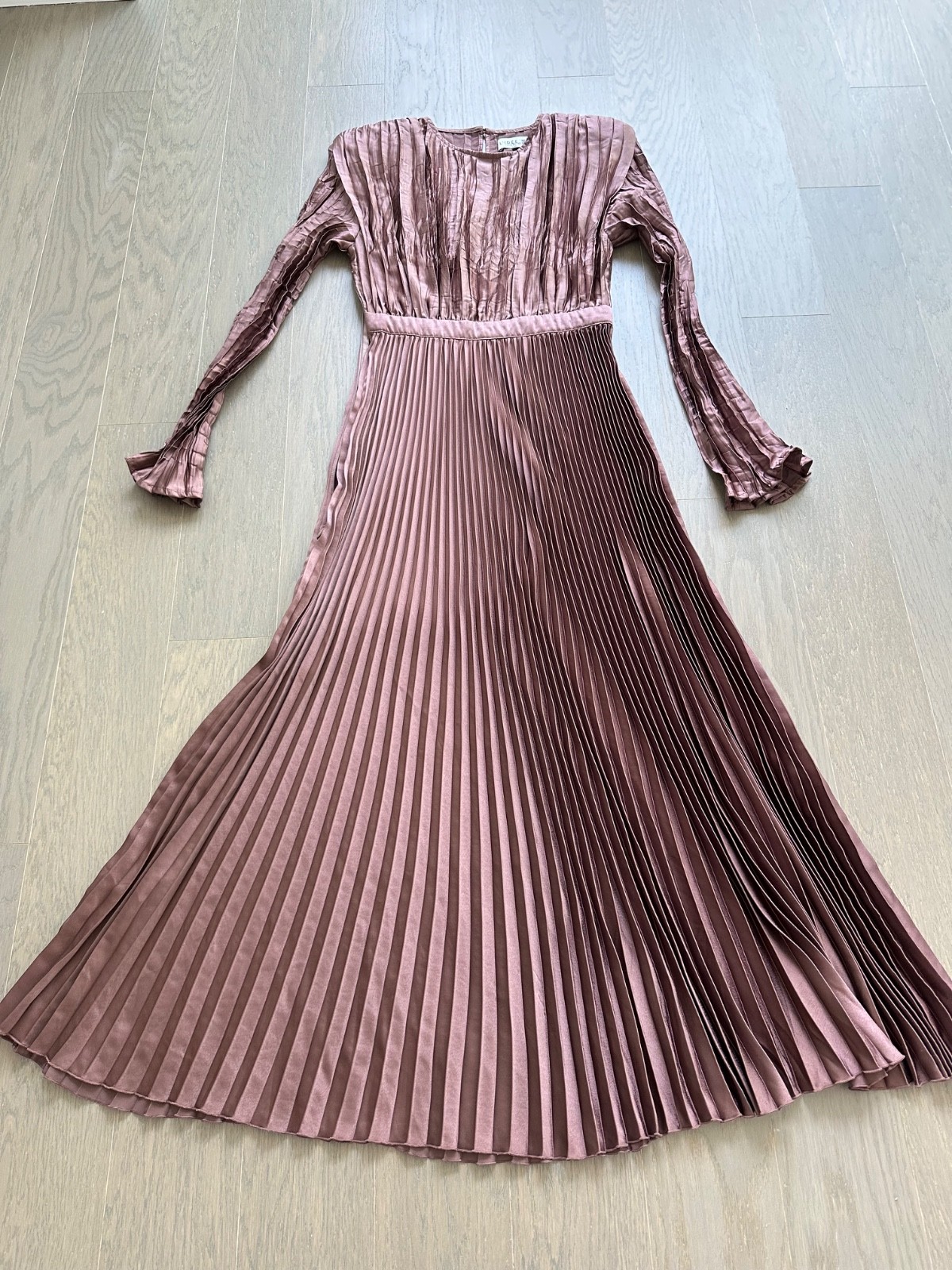 L’IDEE Royale Long Sleeve Pleated Maxi Dress Brown Satin – Size US 6