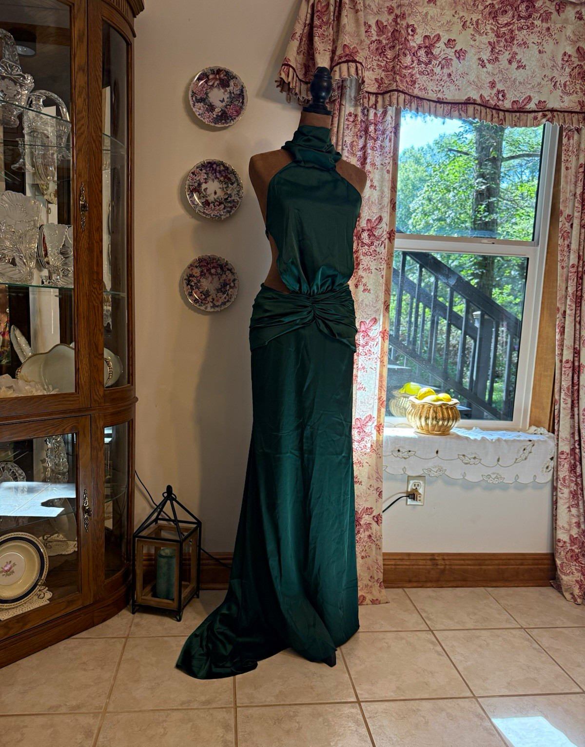 Fashion Nova Emerald Green Halter Backless Maxi Gown Size M NWT Formal Evening