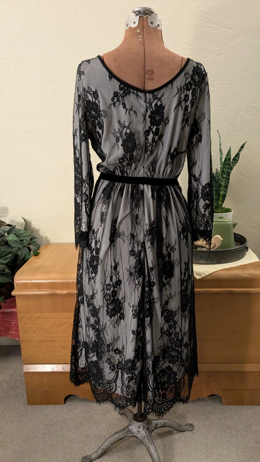 Timeless black lace over white lined long sleeve dress round neck XL 8 10 M EUC