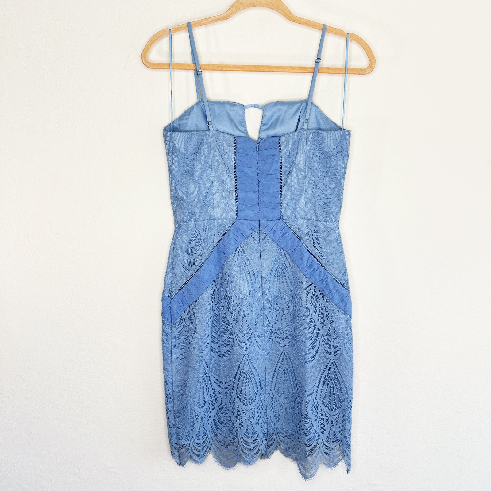 Harlyn Scallop Hem Lace Cocktail Sheath Bodycon Periwinkle Blue Dress Small