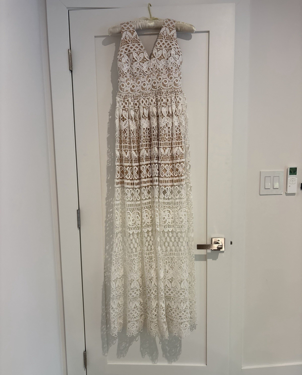 Lulus White Floral Lace Maxi Dress V-Neck Sleeveless Lined Zip Back, Size XS
