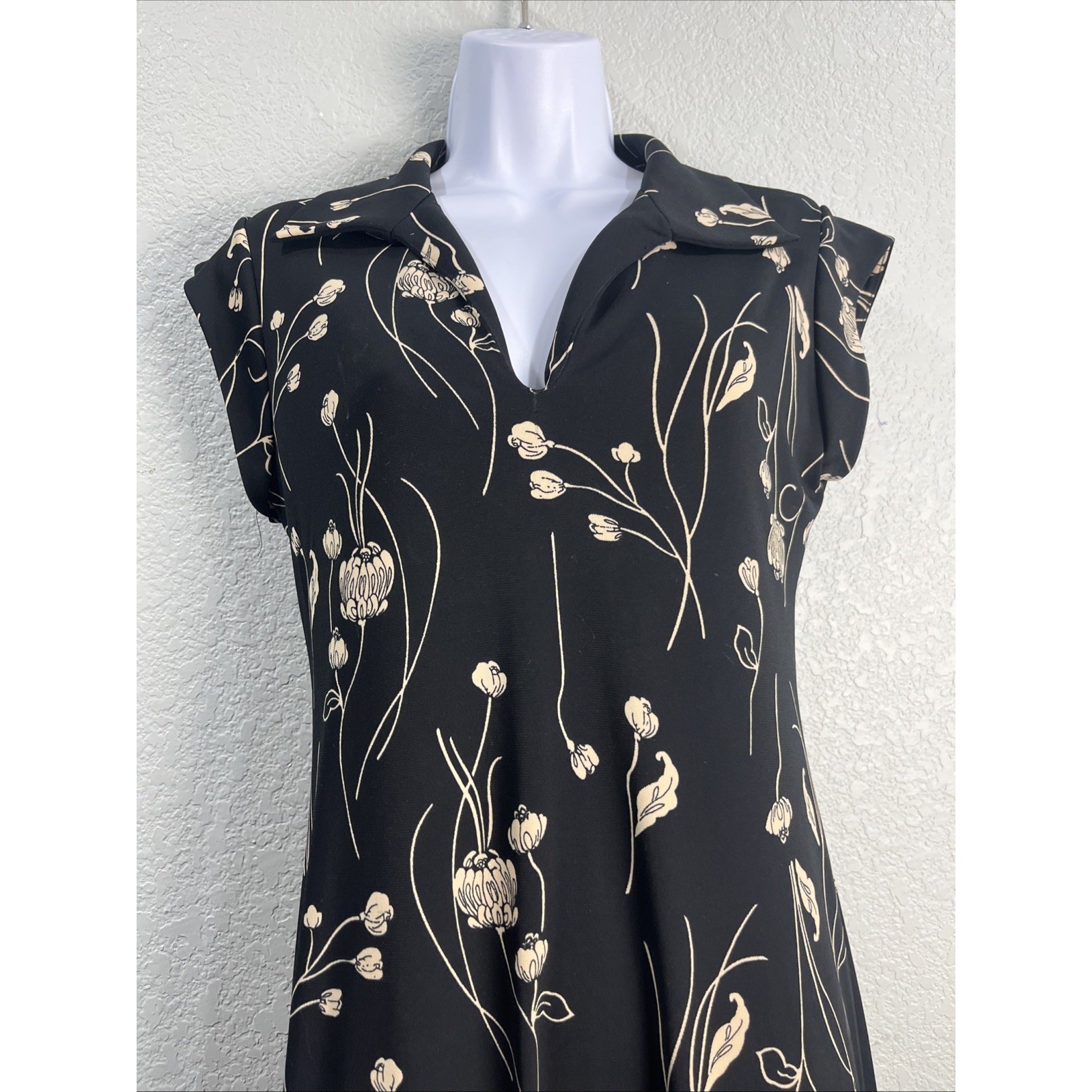 New York & Company Maxi Dress Women M Black Cream Floral V-Neck Cap Sleeve Slit
