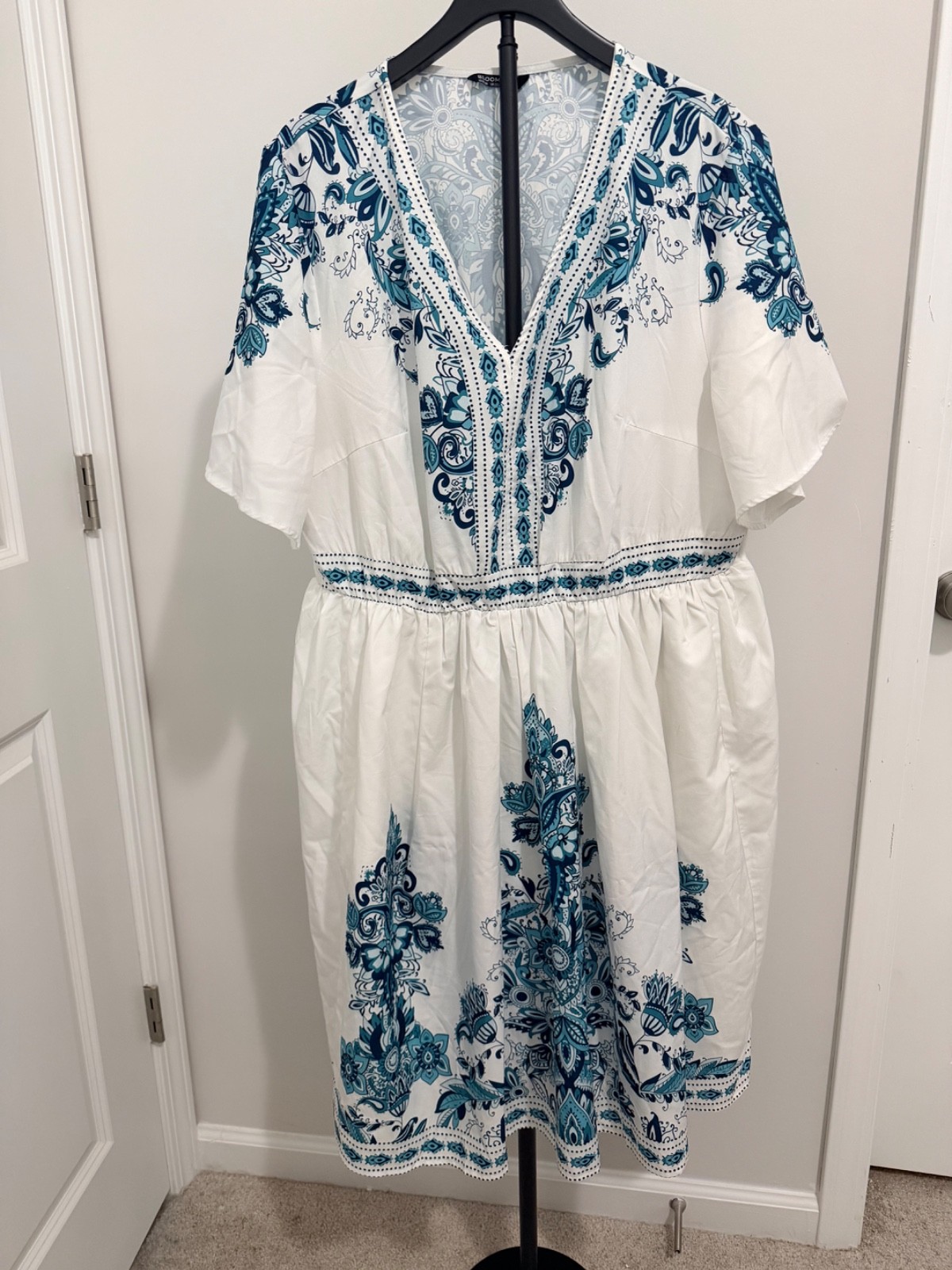 Bloomchic women’s plus size white/teal size 18/20/1x dress excellent condition