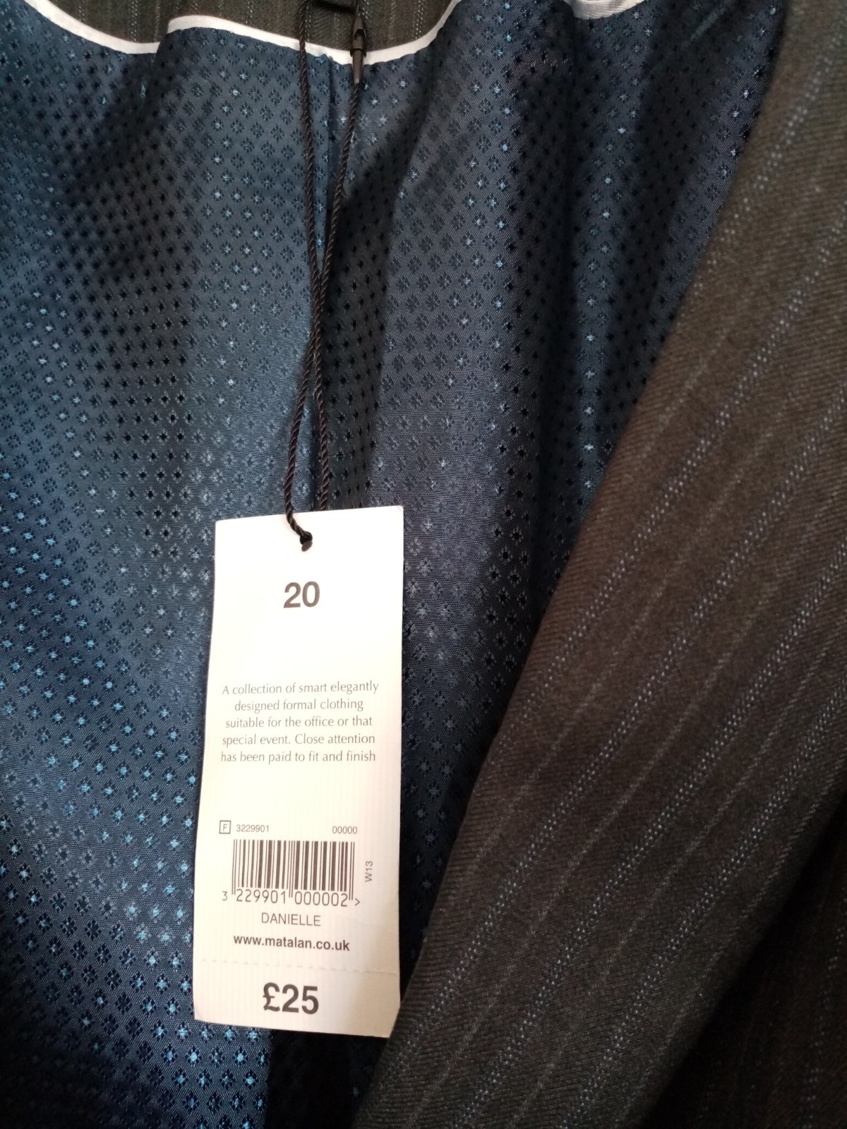 WOMEN STRIPPED 2 PIECE OFFICE TROUSERS SUIT JACKET.. BNWT SIZE 18/20