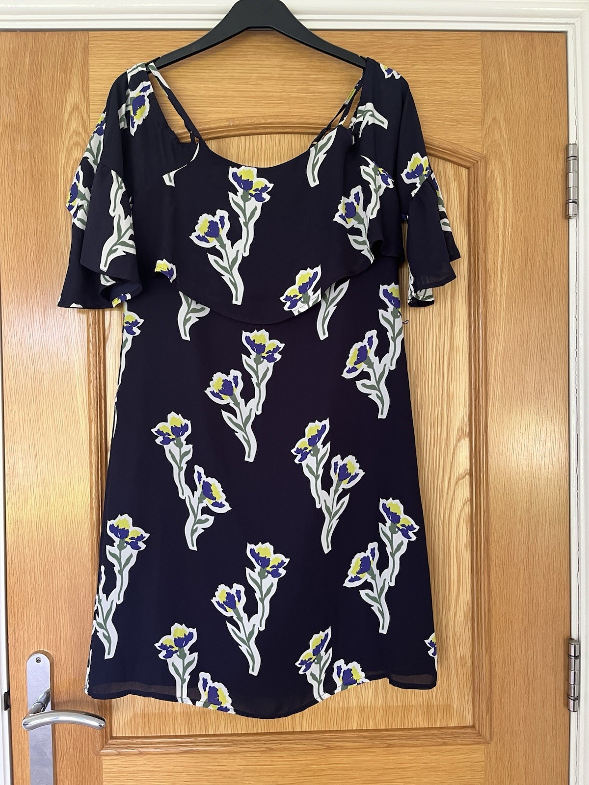 LADIES VERY PRETTY WAREHOUSE COLD SHOULDER SUMMER FLORAL DRESS SZ 6 NEW LOVELY.