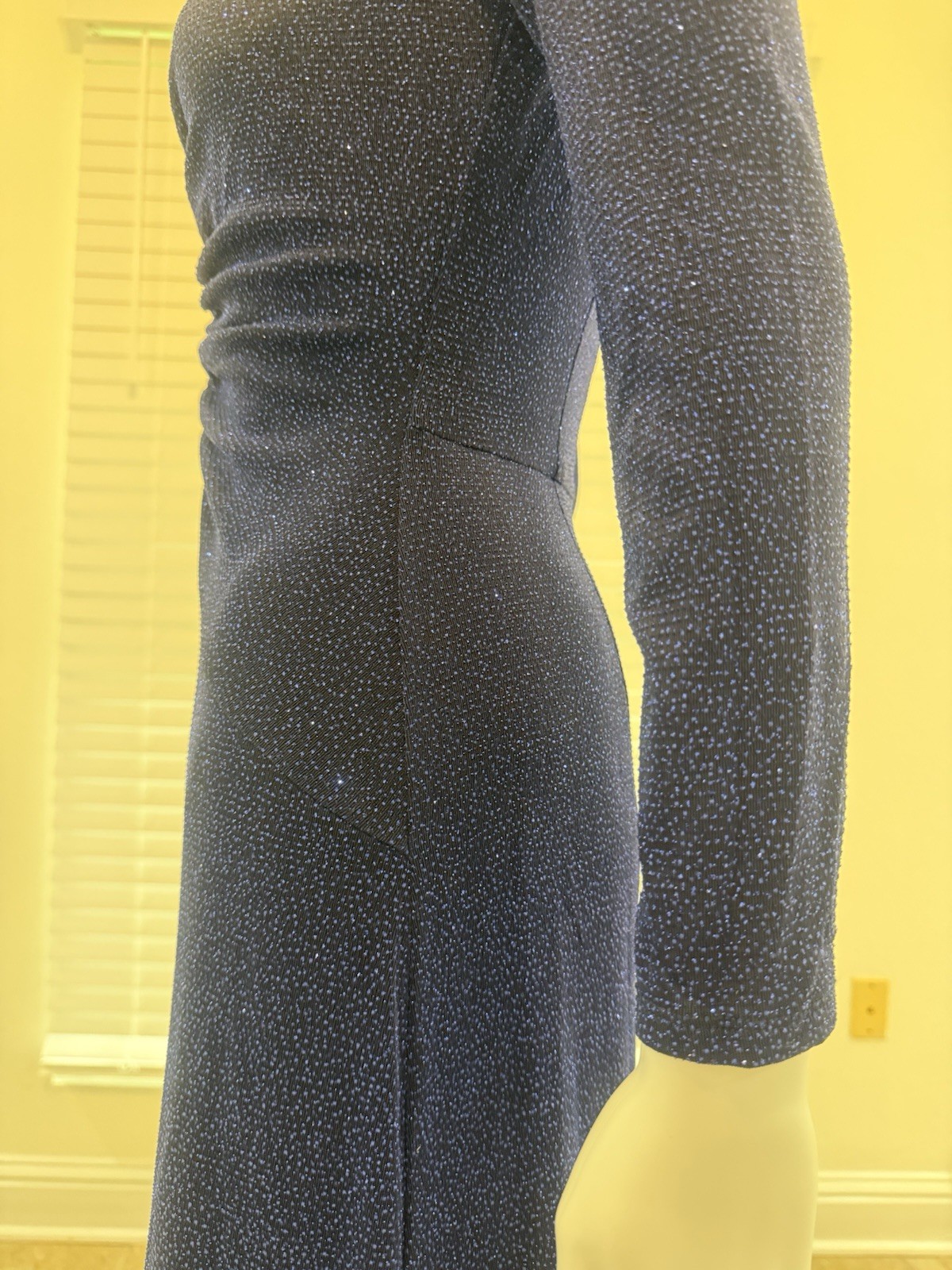 Maggy London Sequin Keyhole Neck Long Sleeve Cocktail Dress in Navy Blue Size2