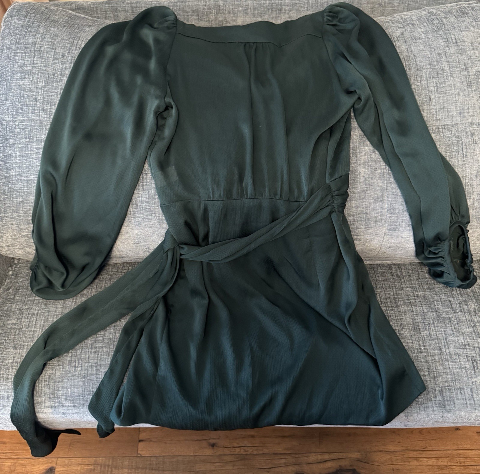 Dress Forum Green Solid V-Neck Wrap Long Sleeve Dress L