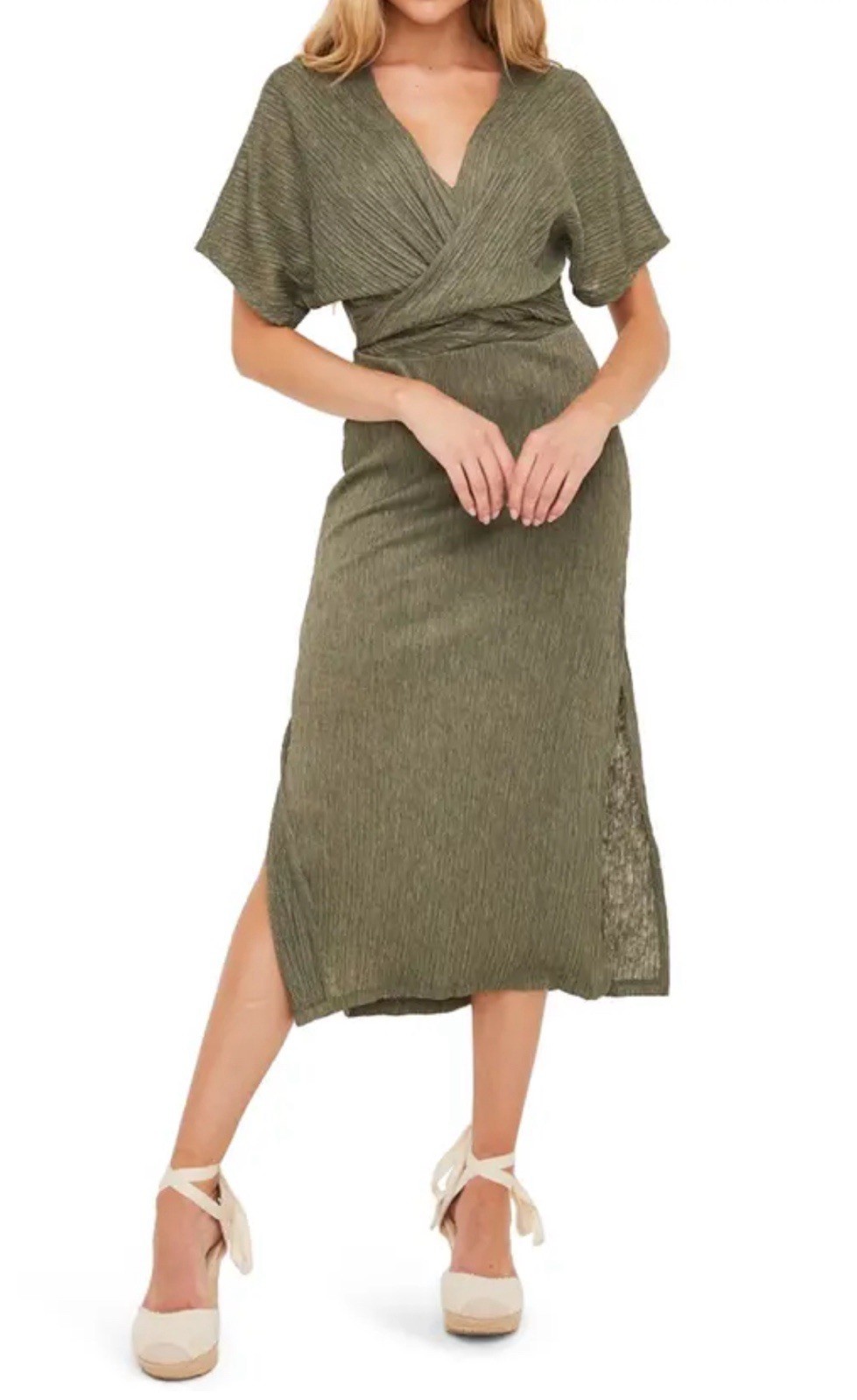 ALL IN FAVOR Olive Plisse Textured Dress V-Neck Size M – Side Slits