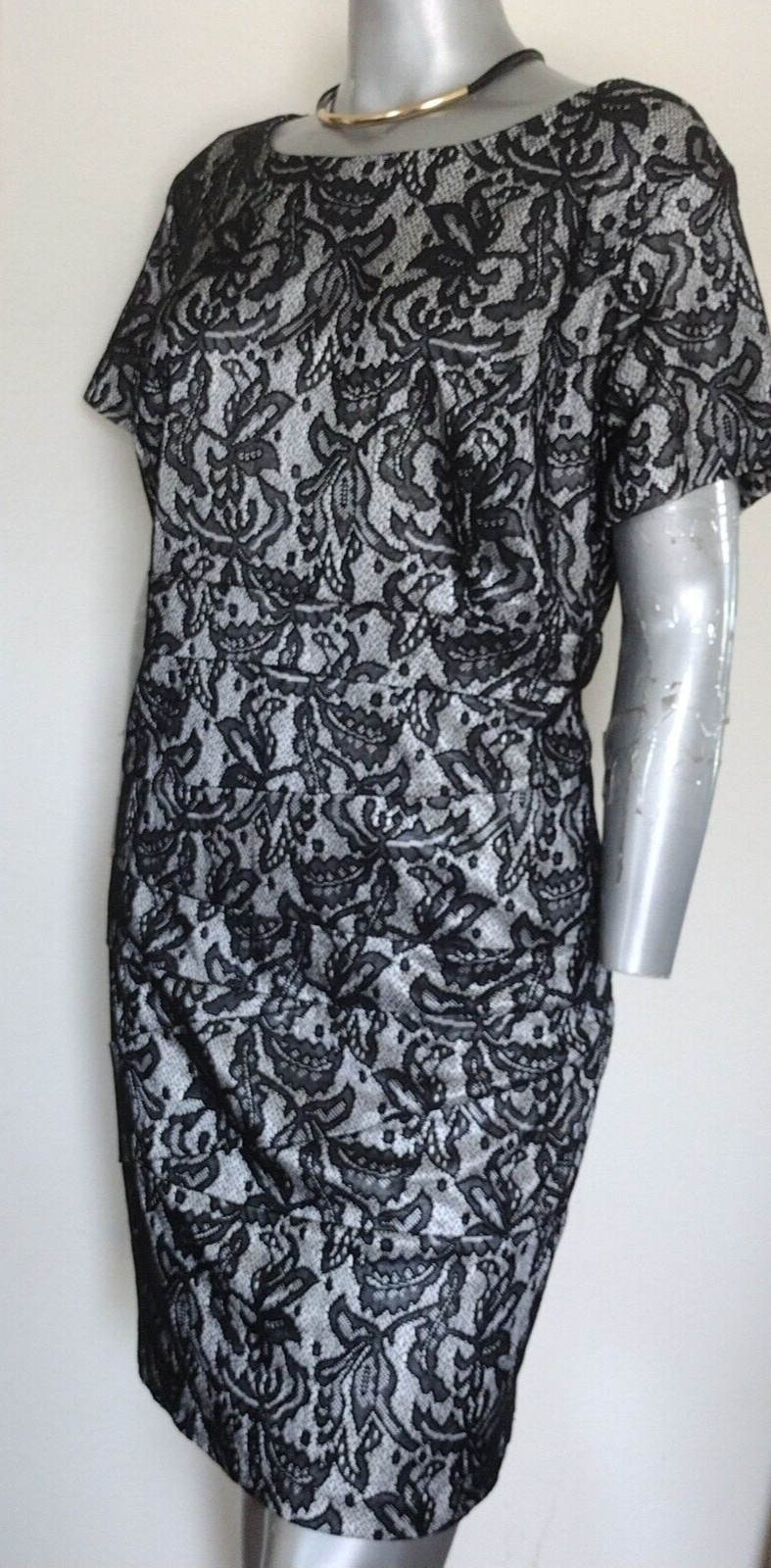 WOMAN ALYX OCCASION LACE KNEE DRESS Size 24W SHORT SLEEVE ZIPPER BLACK/WHITE