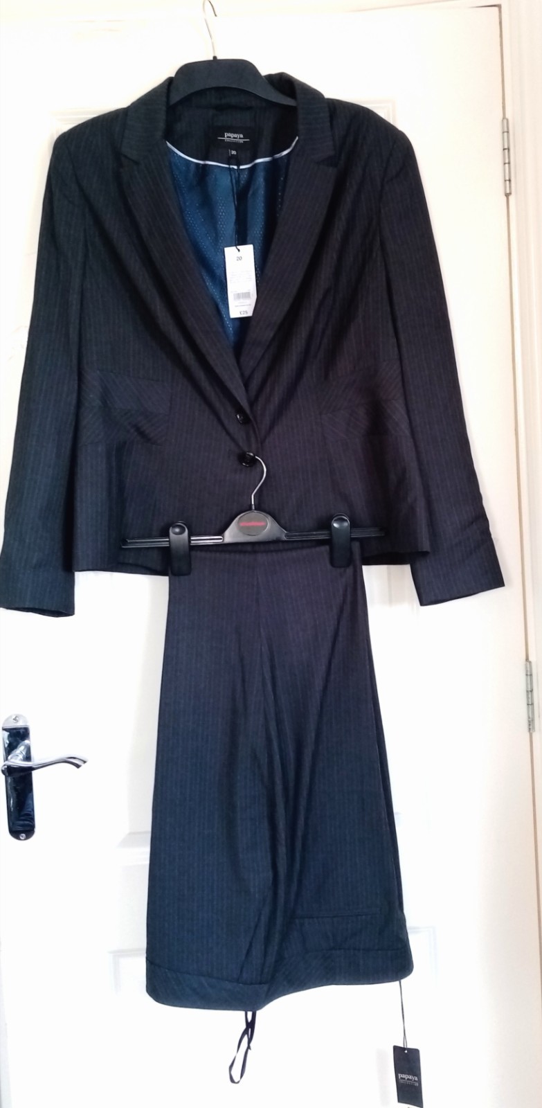 WOMEN STRIPPED 2 PIECE OFFICE TROUSERS SUIT JACKET.. BNWT SIZE 18/20