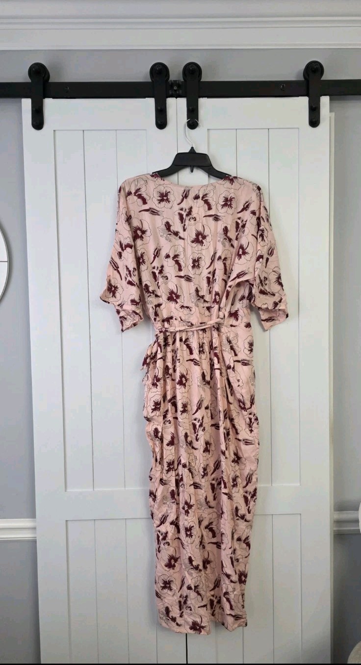 Symbology Hibiscus Flower Wrap in Rose + Berry. NWT. Size L in women’s.