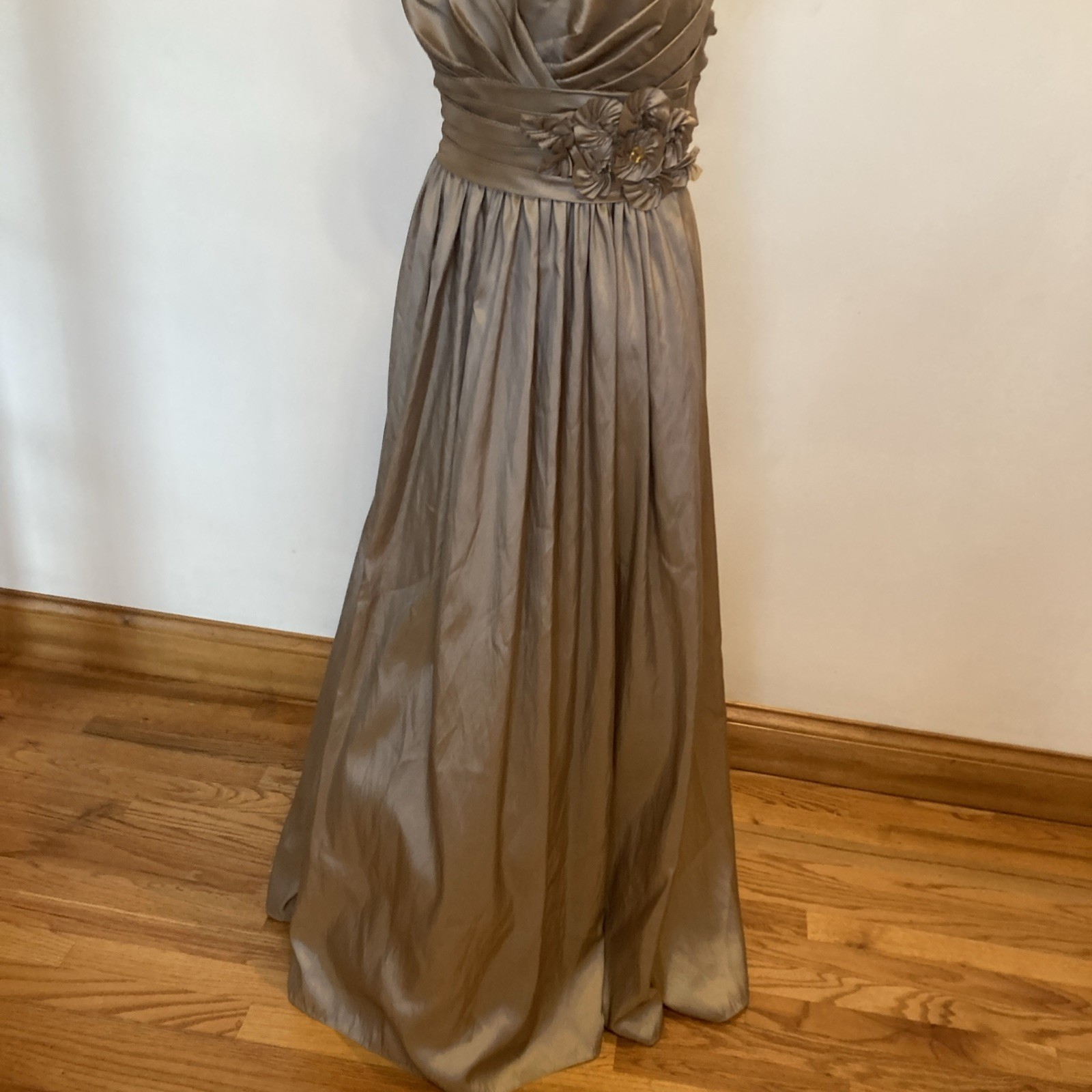 Watters and Watters size 6 beige long gown dress