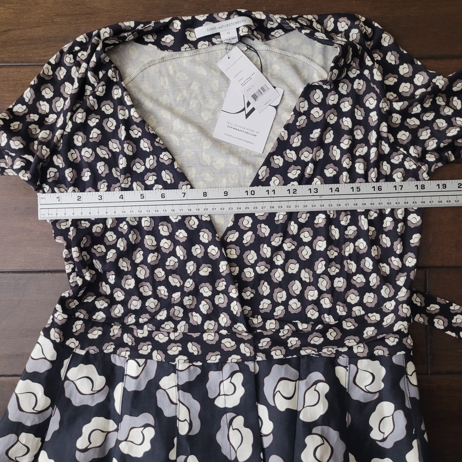 NWT DVF Sz 12 Ballet Rose Floral Silk Blend Knee Length Wrap Dress Classic