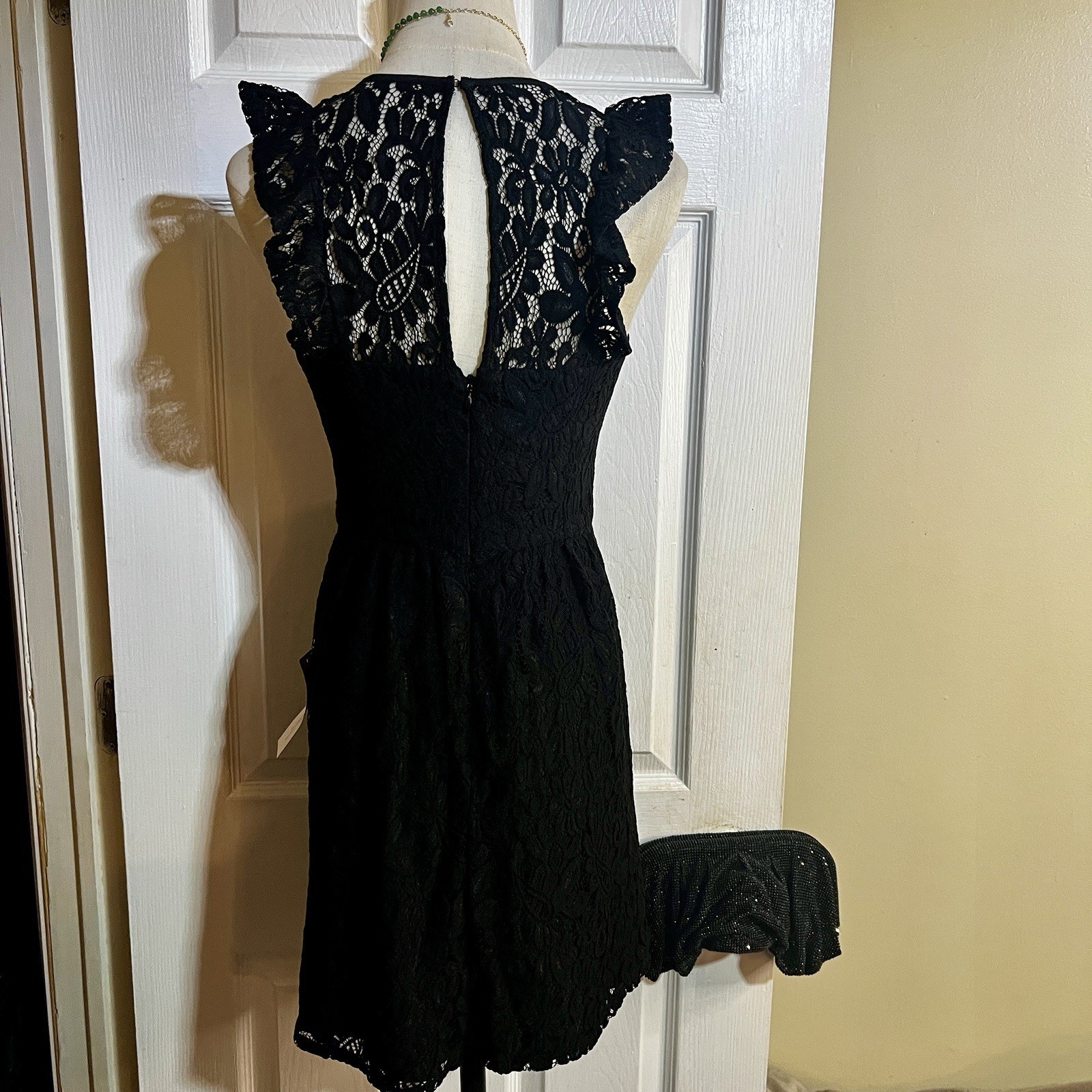 New BCBG Generation Wms Lace Floral V Neck Pleated Mini Little Black Dress 4
