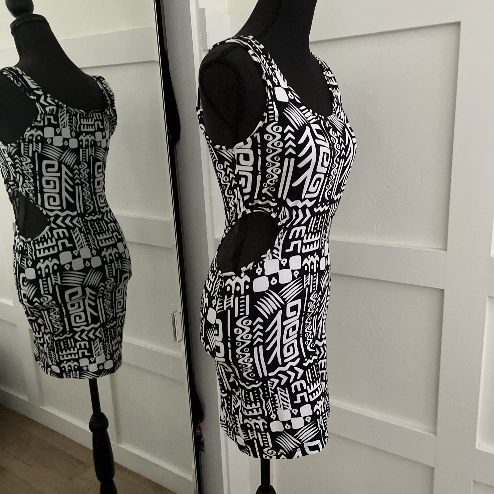 Love 21 Black & White Sleeveless Aztec Print Mini Dress SZ L