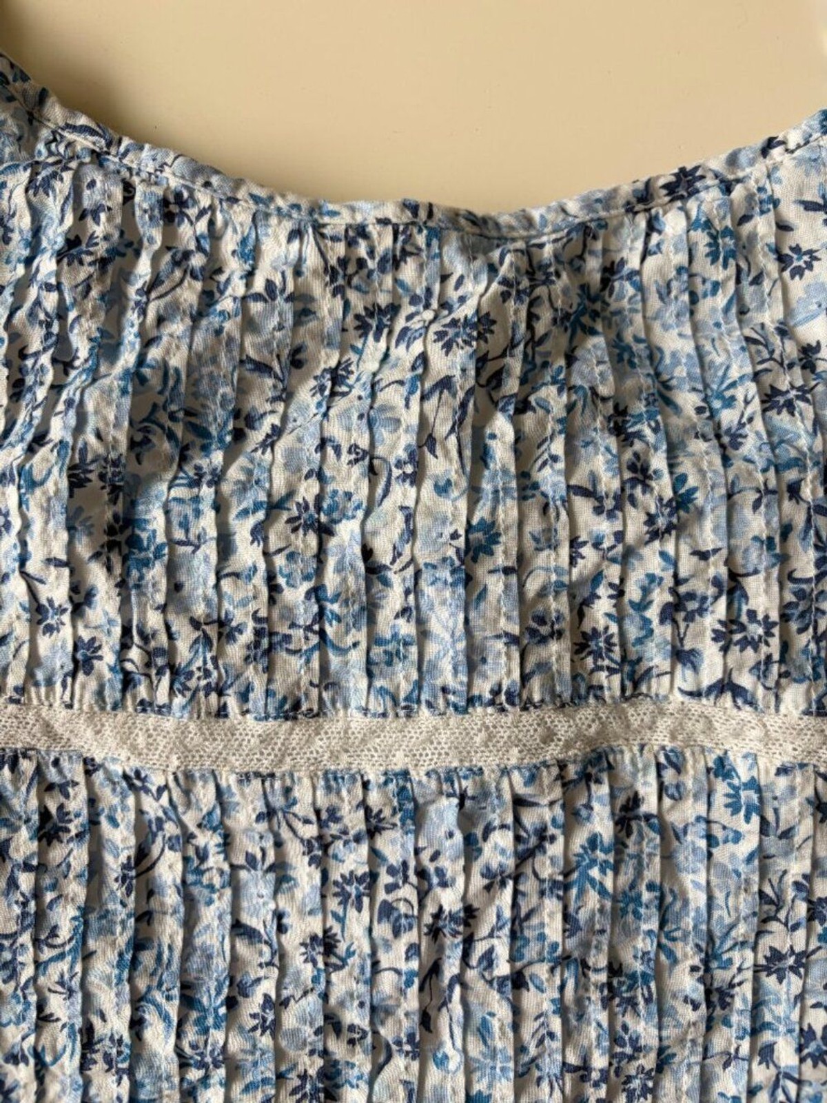 Abercrombie Scoopneck Flowy Mini Dress in Blue Floral (size S)